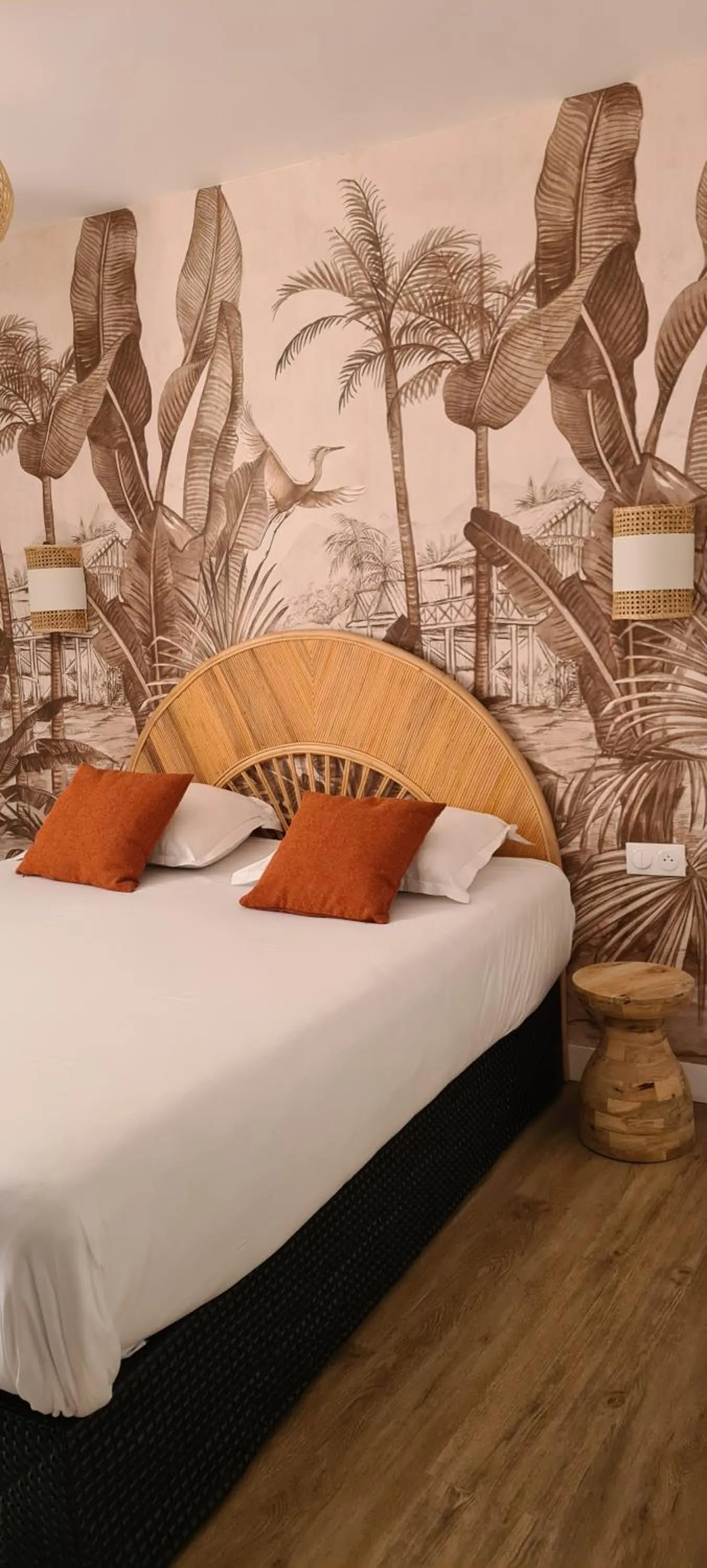 Bedroom, Bed in Hôtel Le M - Marseille