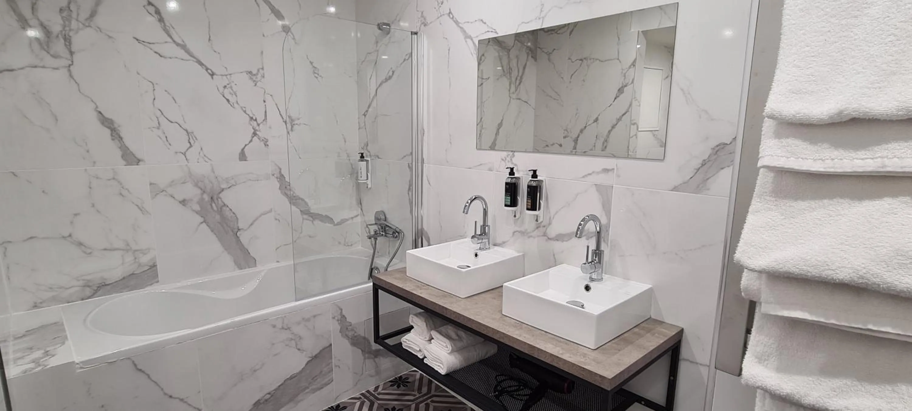 Bathroom in Hôtel Le M - Marseille