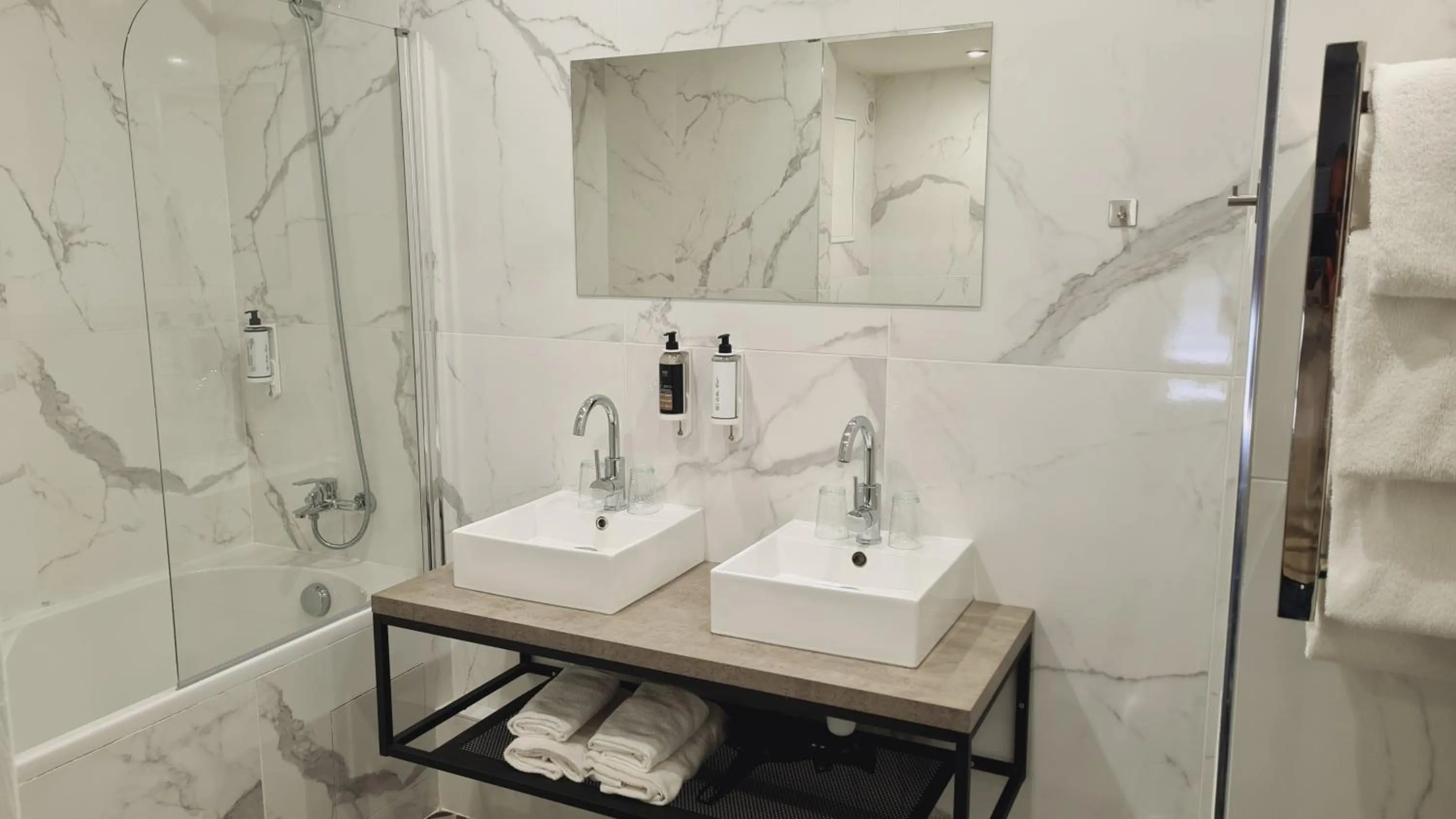 Bathroom in Hôtel Le M - Marseille