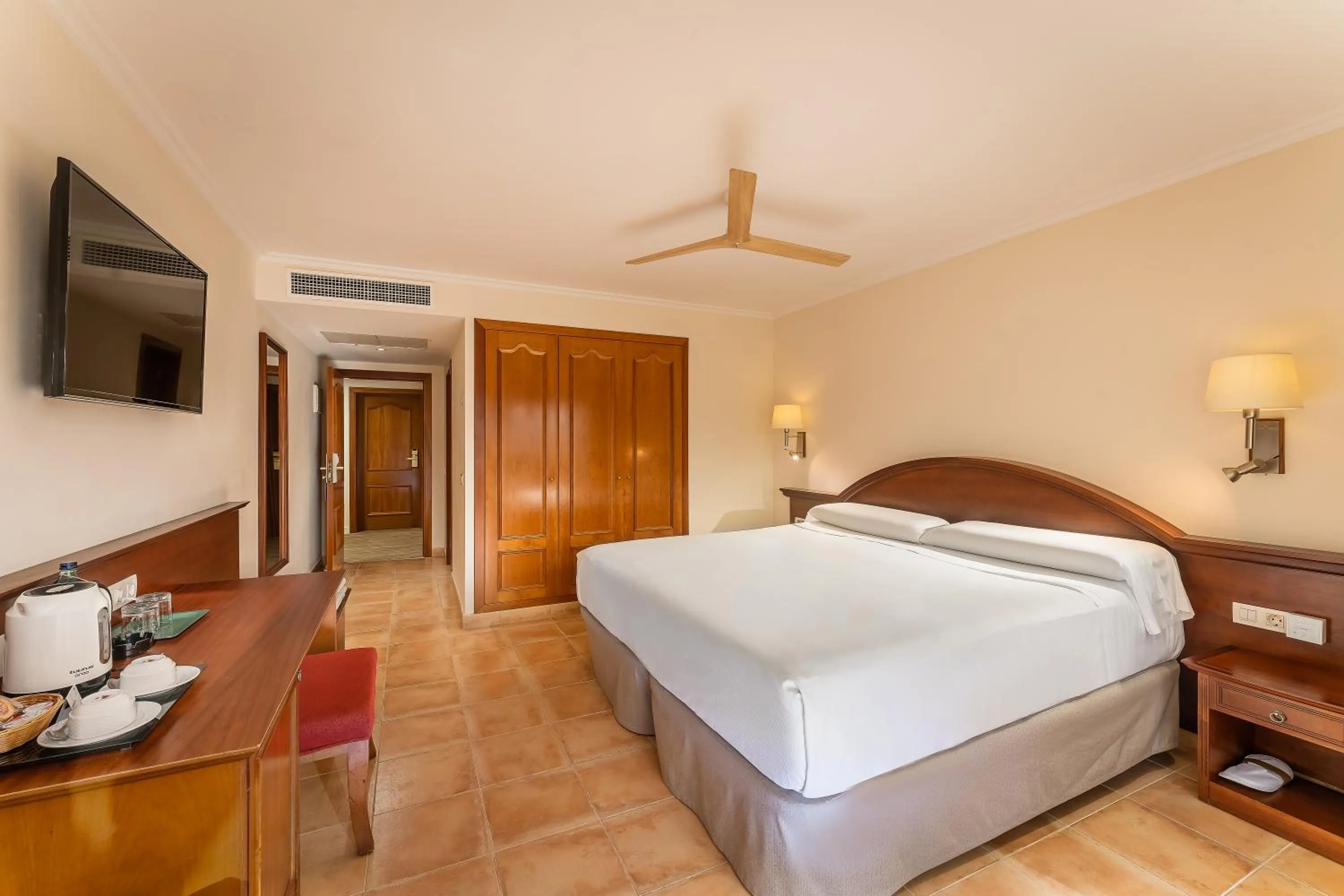 Photo of the whole room, Bed in Valentin Star Menorca - Adults Only