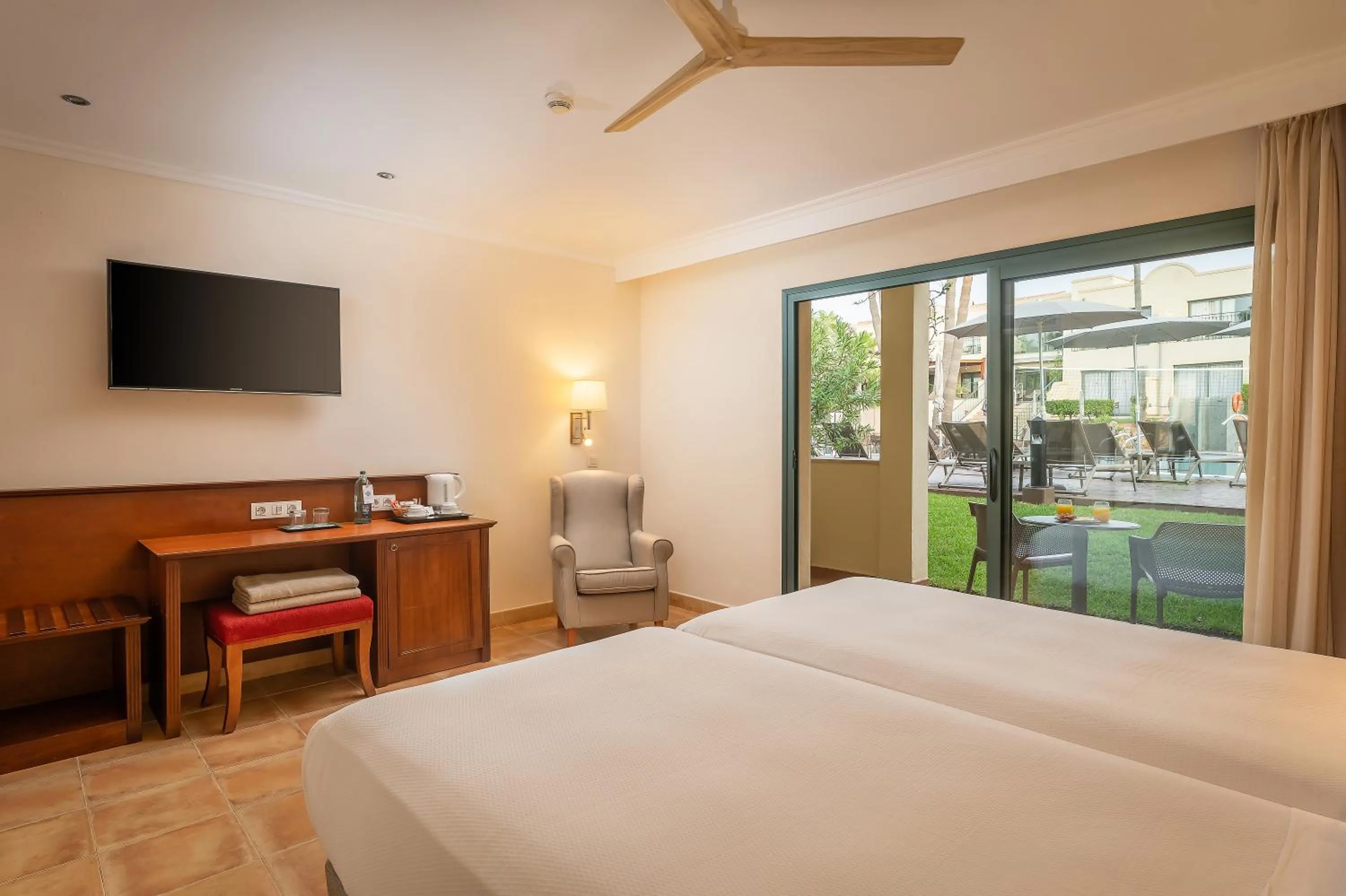 Photo of the whole room, Bed in Valentin Star Menorca - Adults Only