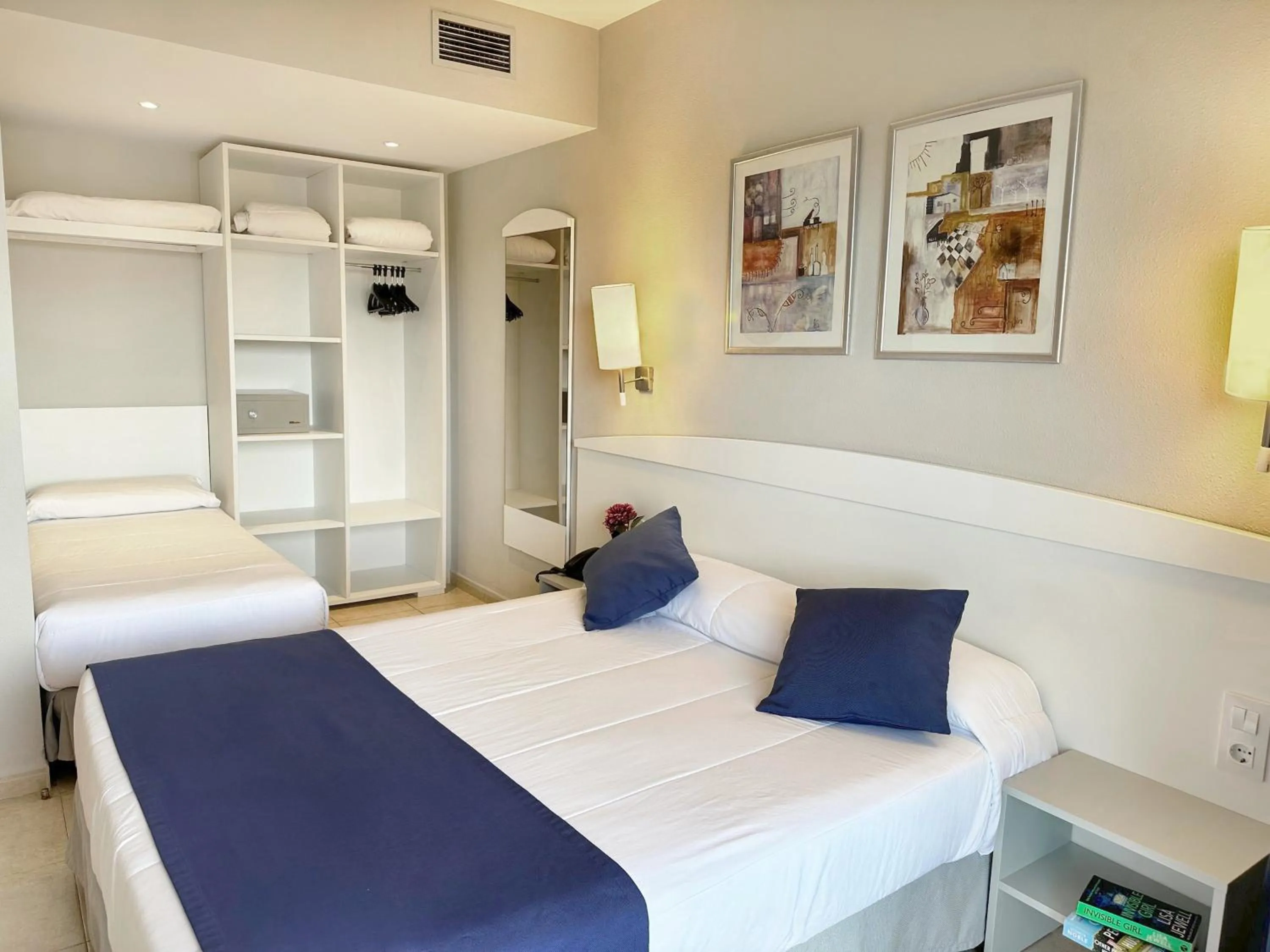 Bed in Aparthotel SunClub Salou