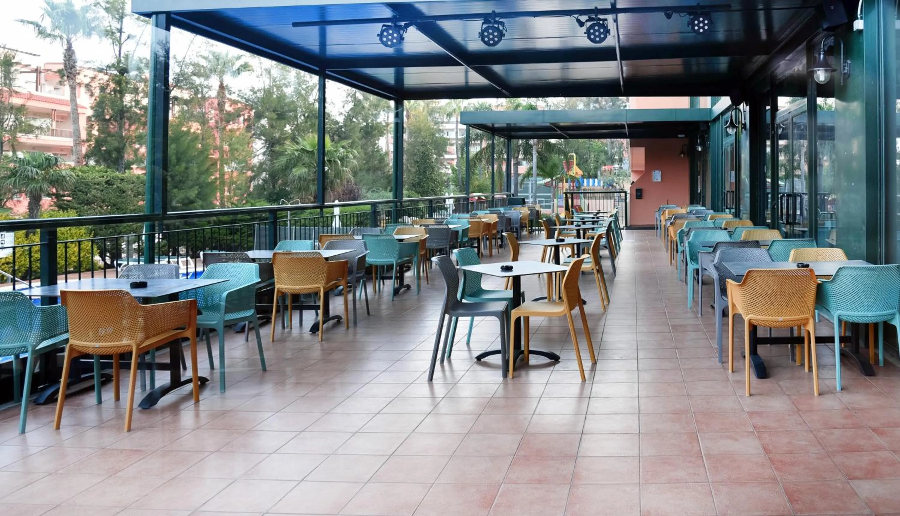 People in Aparthotel SunClub Salou