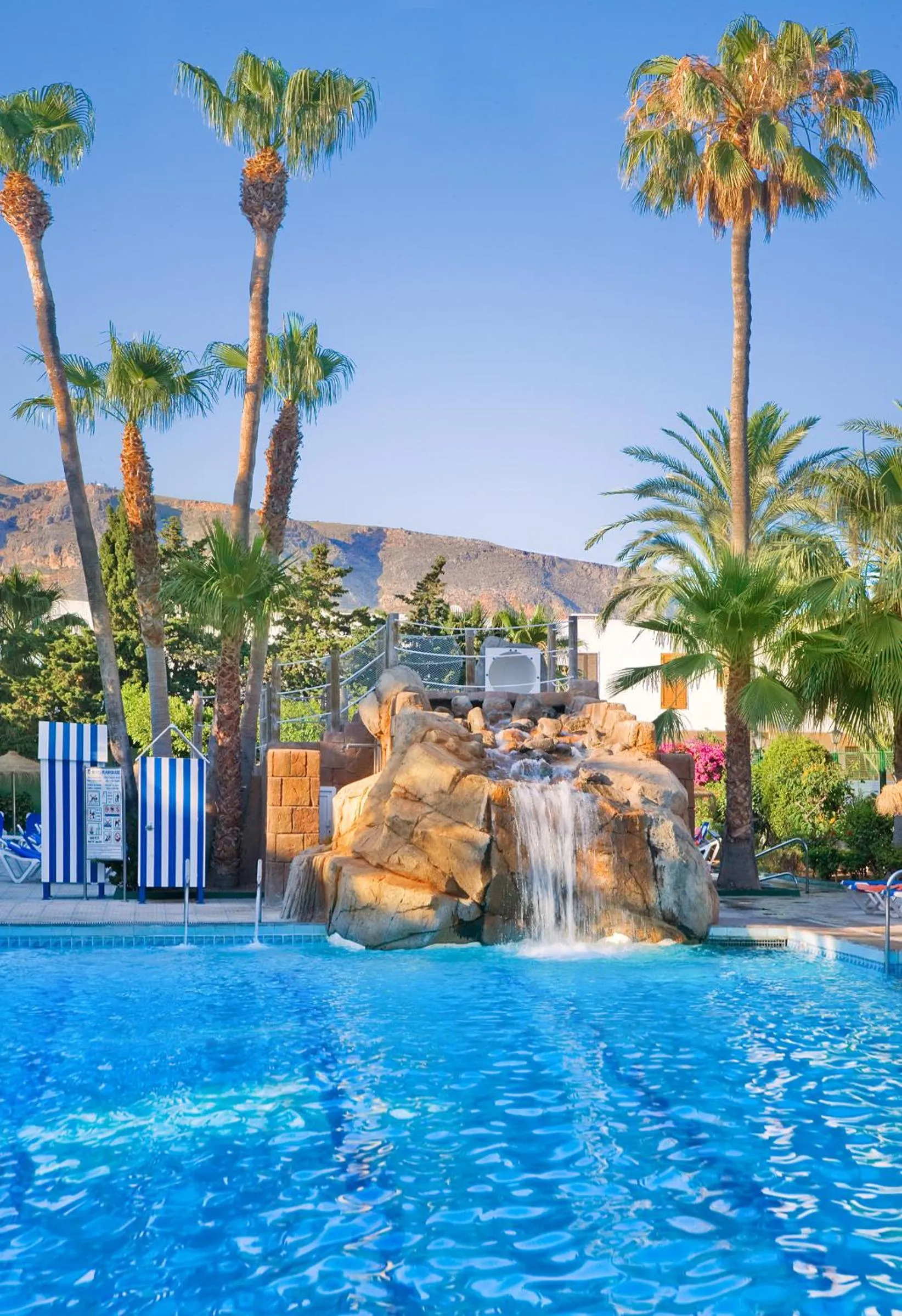 Swimming pool in Playadulce