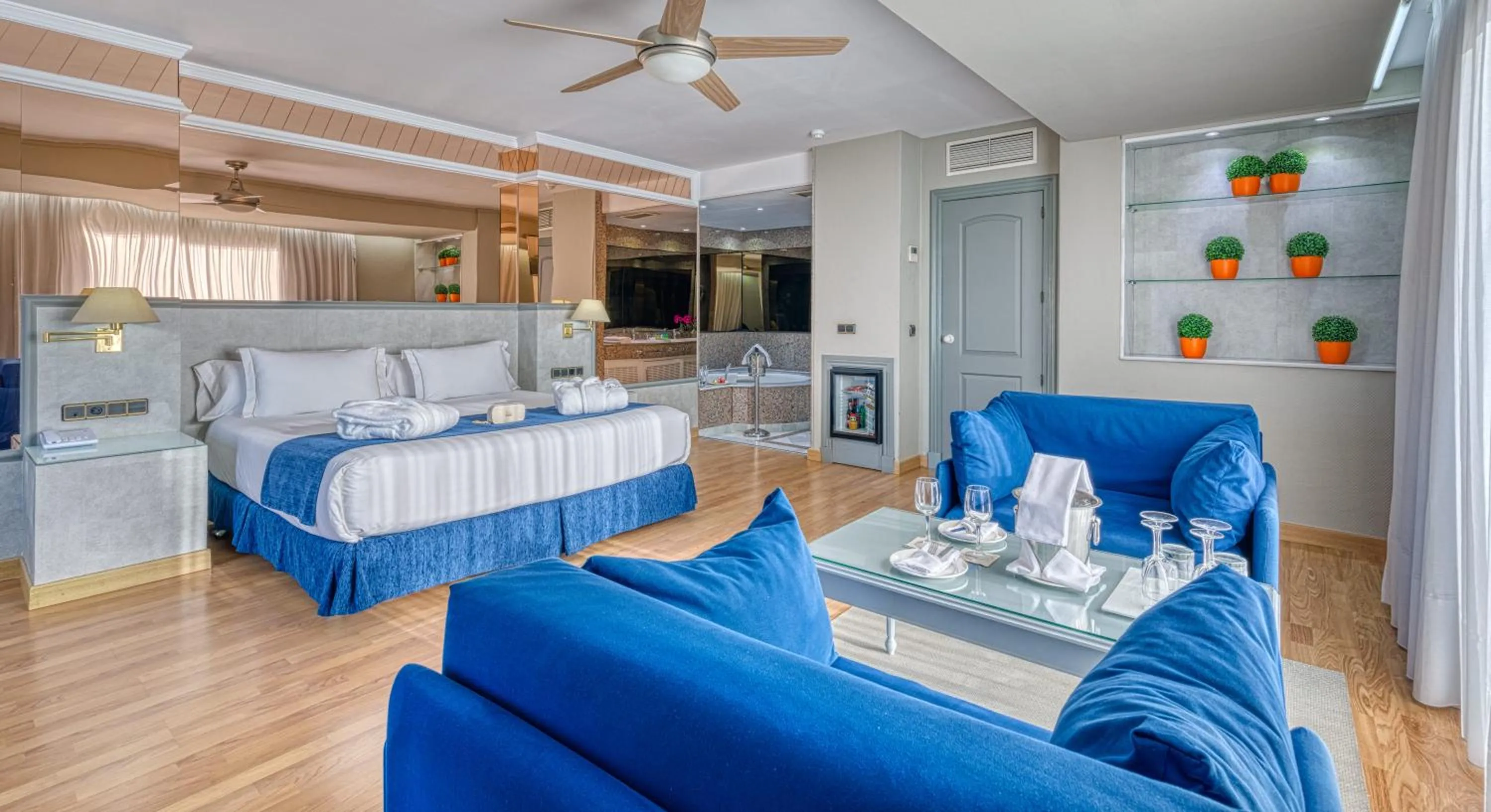 Photo of the whole room, Bed in Playadulce