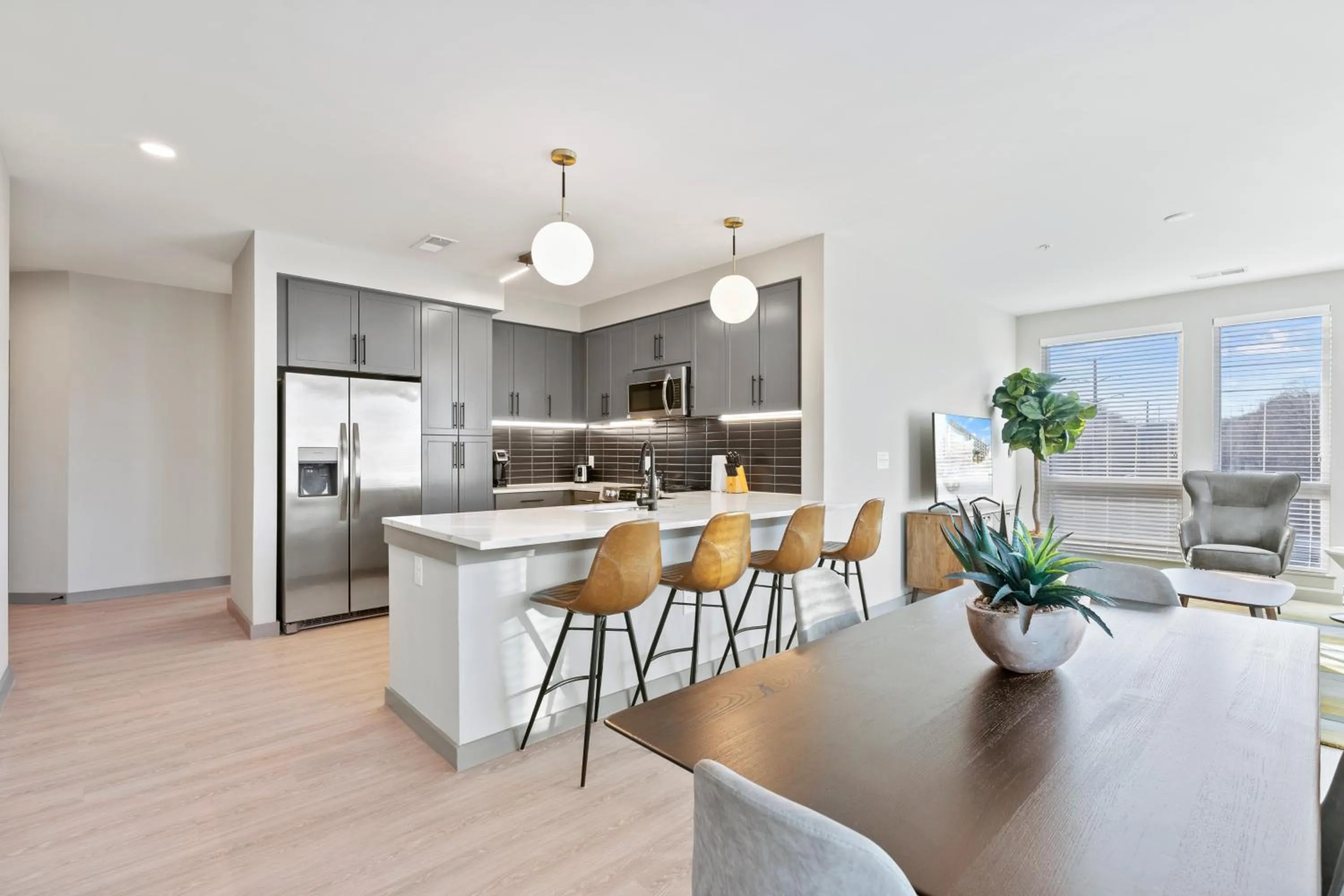 Dining area in WhyHotel by Placemakr, Columbia