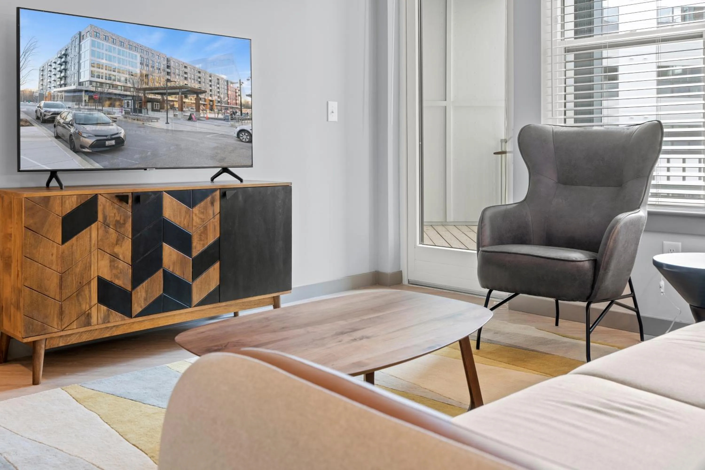 TV and multimedia in WhyHotel by Placemakr, Columbia