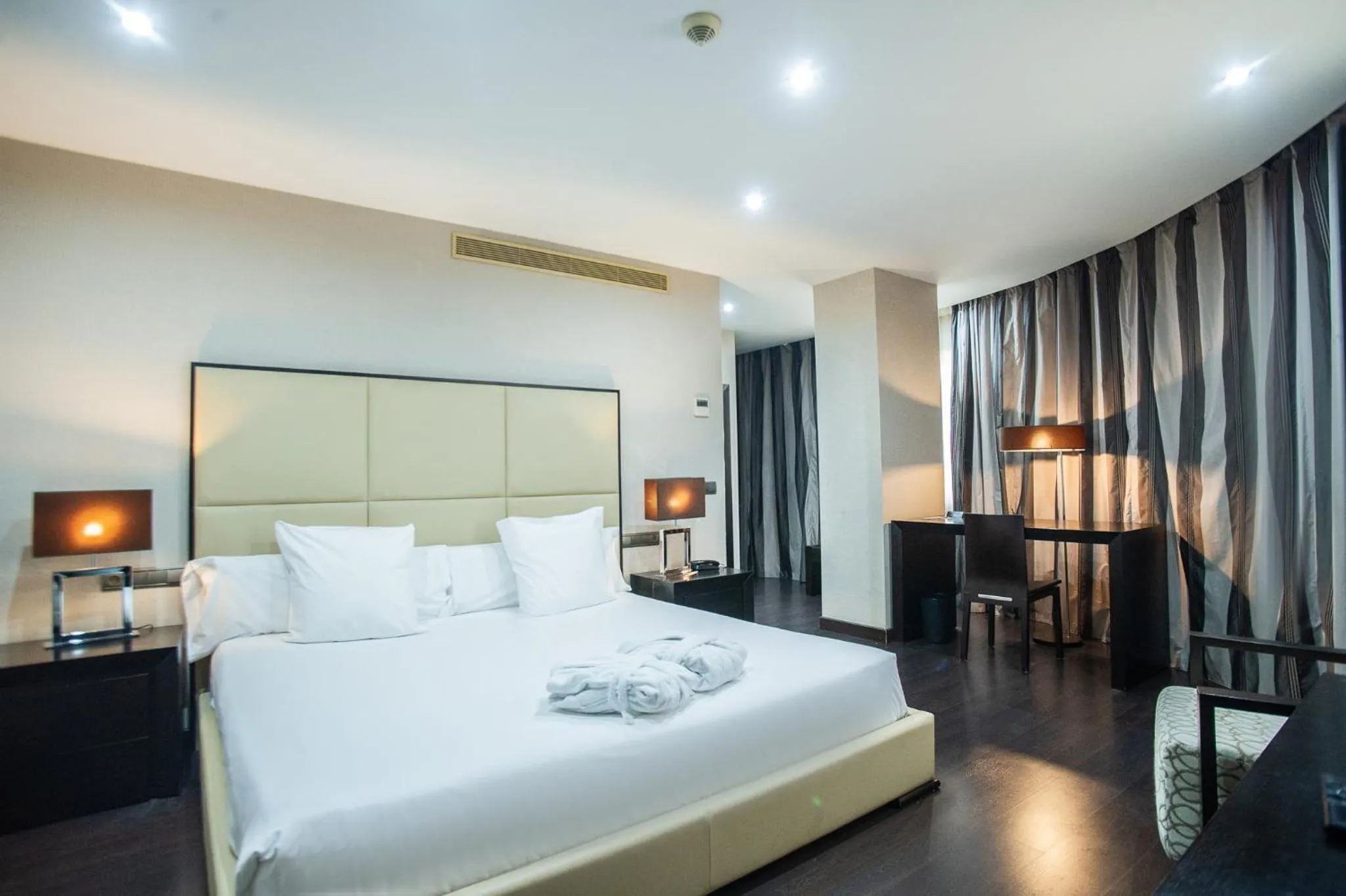 Bed in AZZ Asturias LangreHotel & Spa