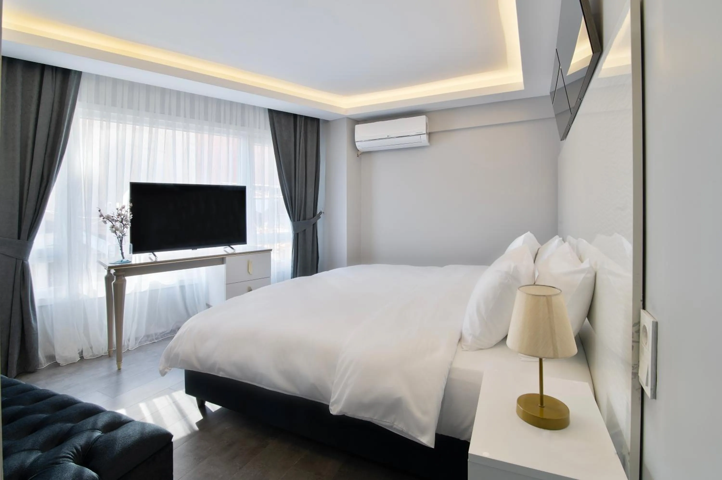 Photo of the whole room, Bed in Via Çırağan Hotel