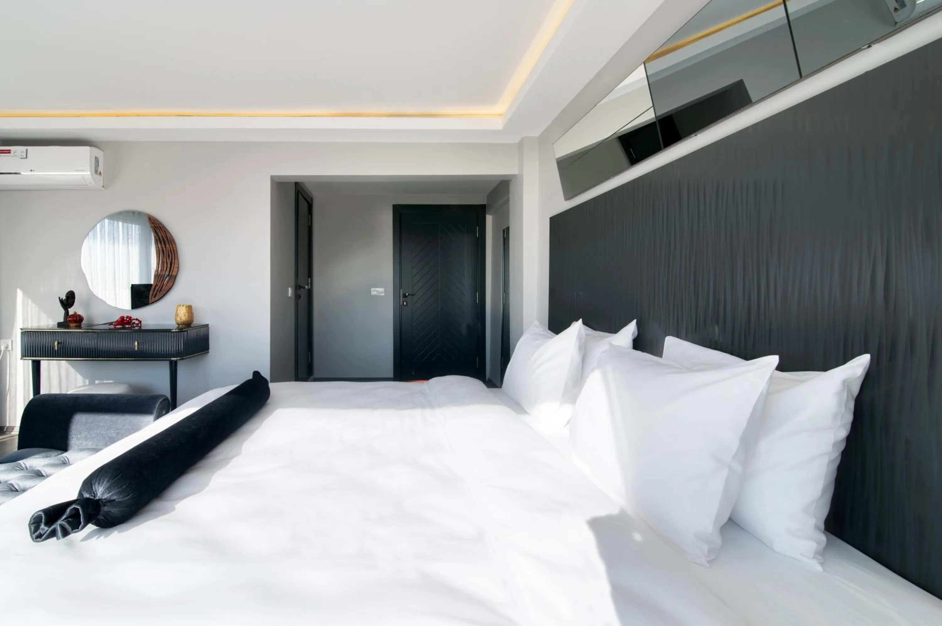 Photo of the whole room, Bed in Via Çırağan Hotel