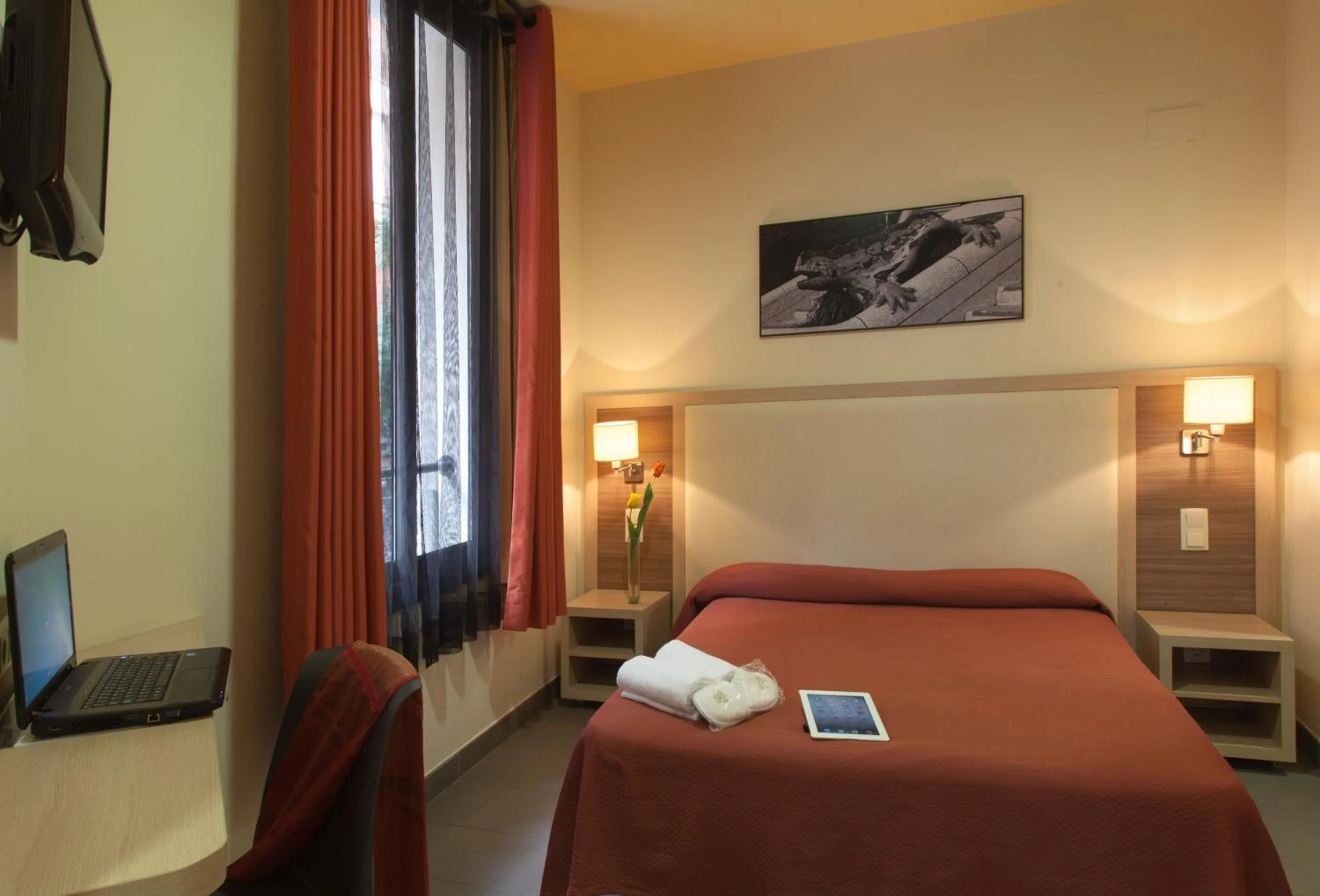 Bed in Residència Erasmus Gracia