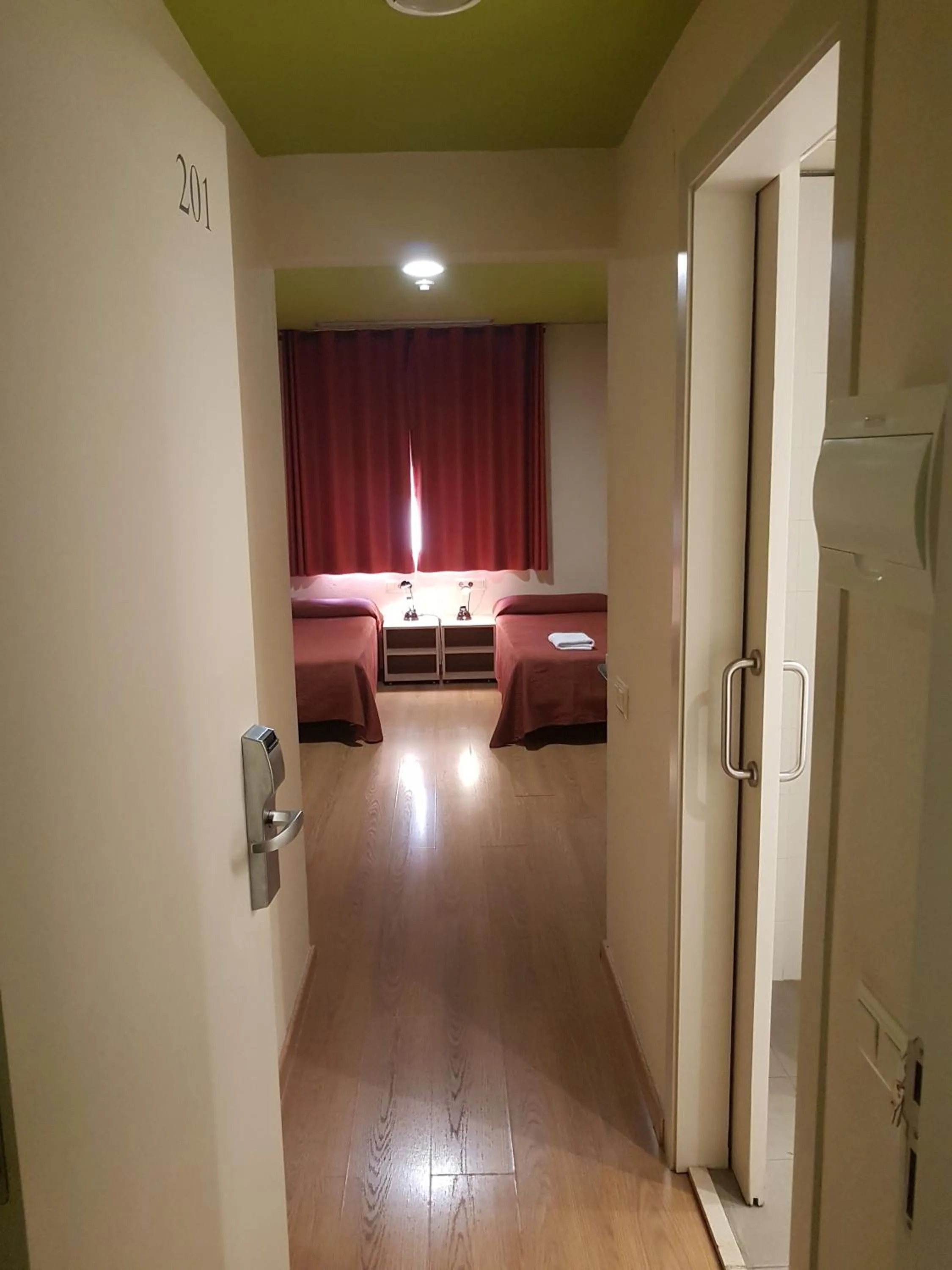 Bedroom, Bed in Residència Erasmus Gracia