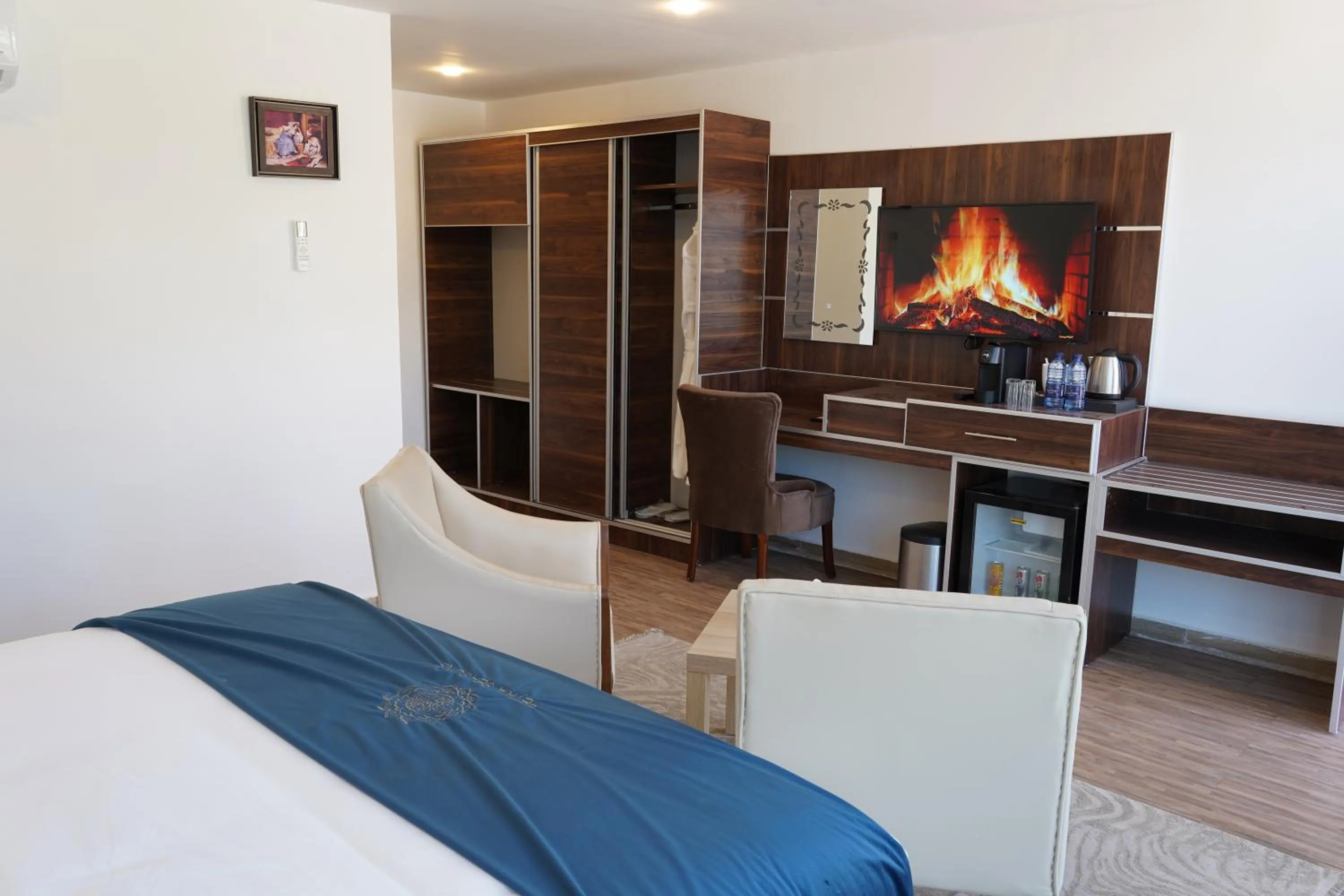 Bedroom, Bed in Petra Seasons luxury Resort