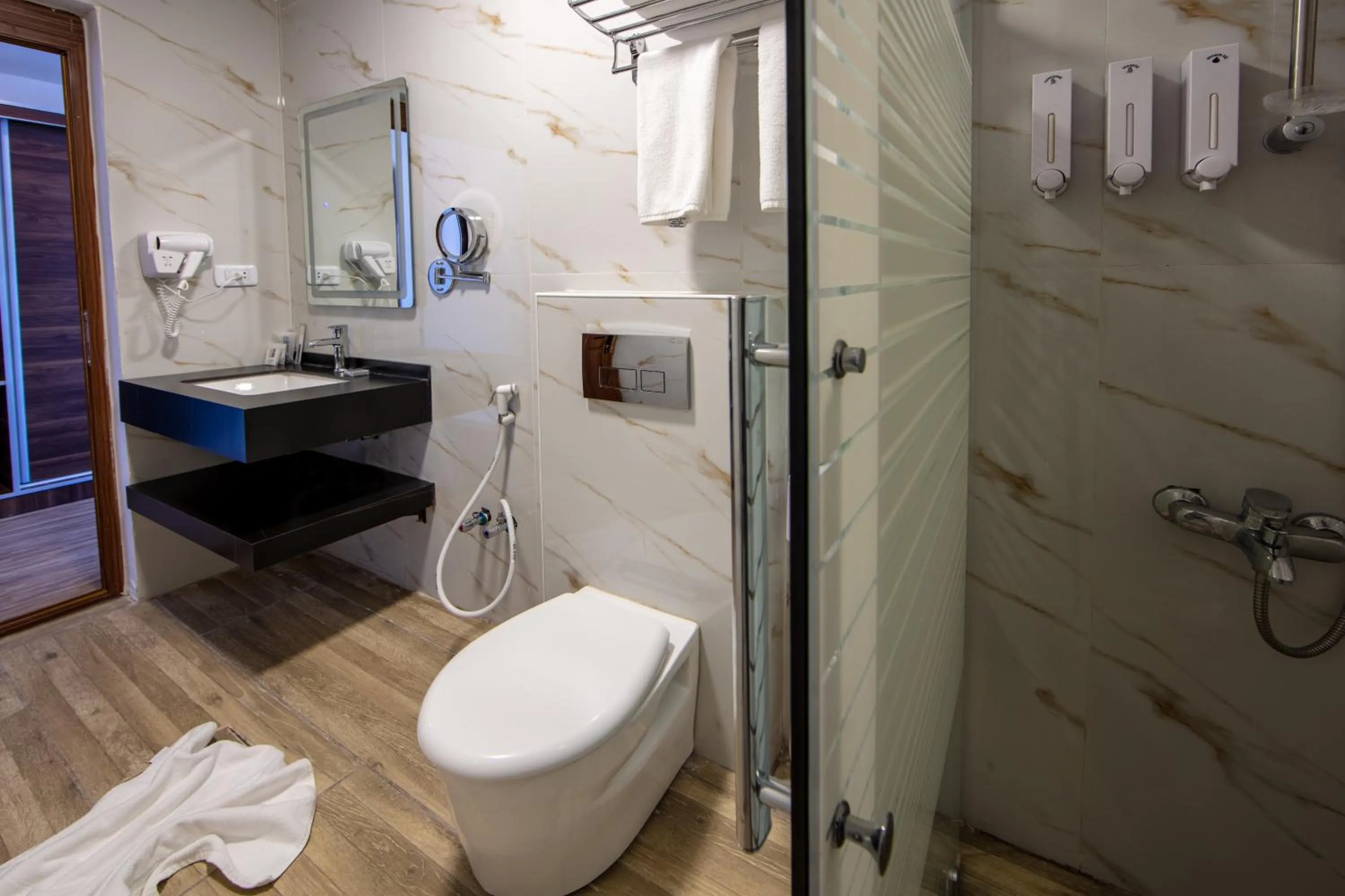 Shower in Petra Seasons luxury Resort