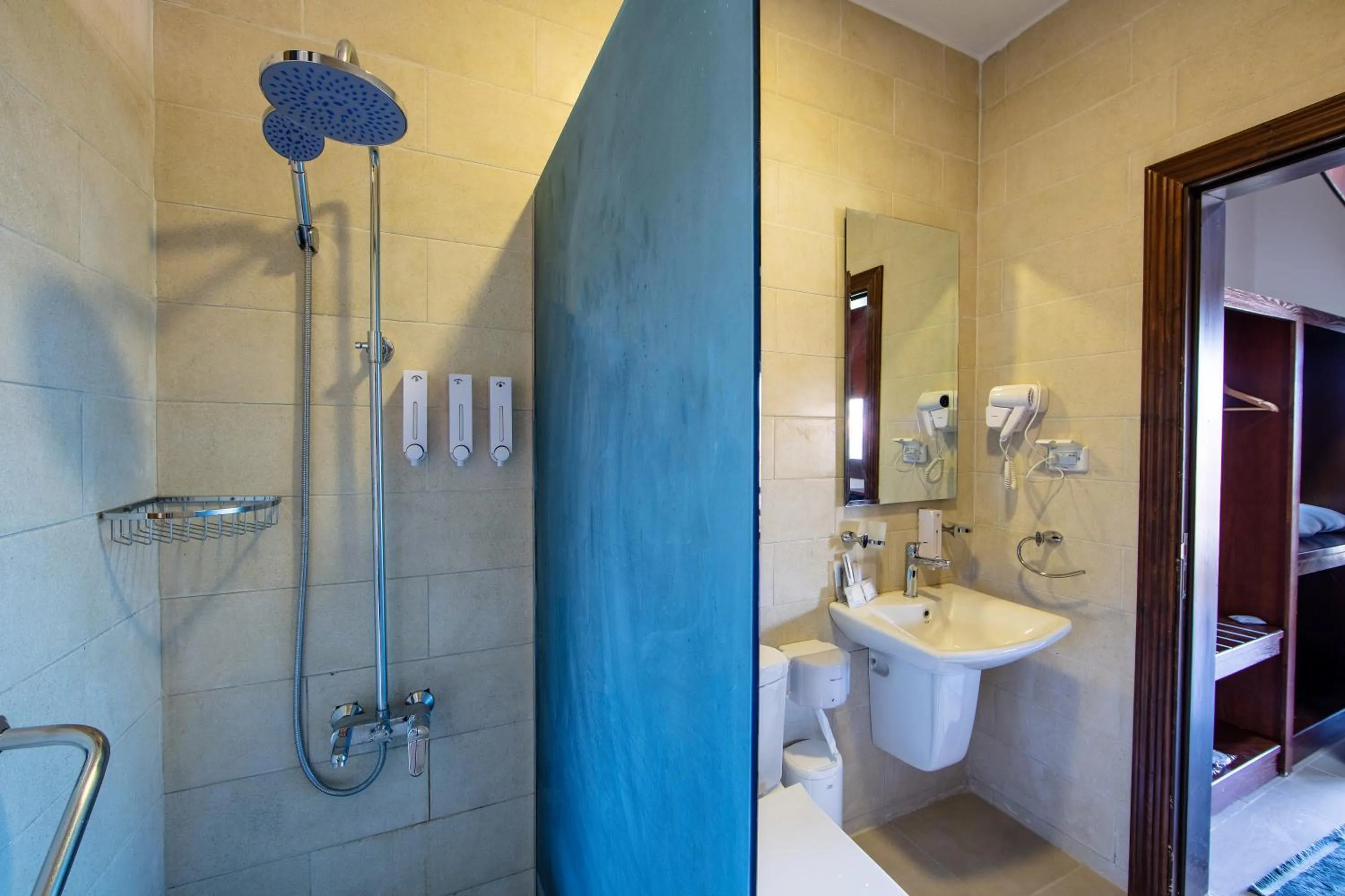 Shower in Petra Seasons luxury Resort