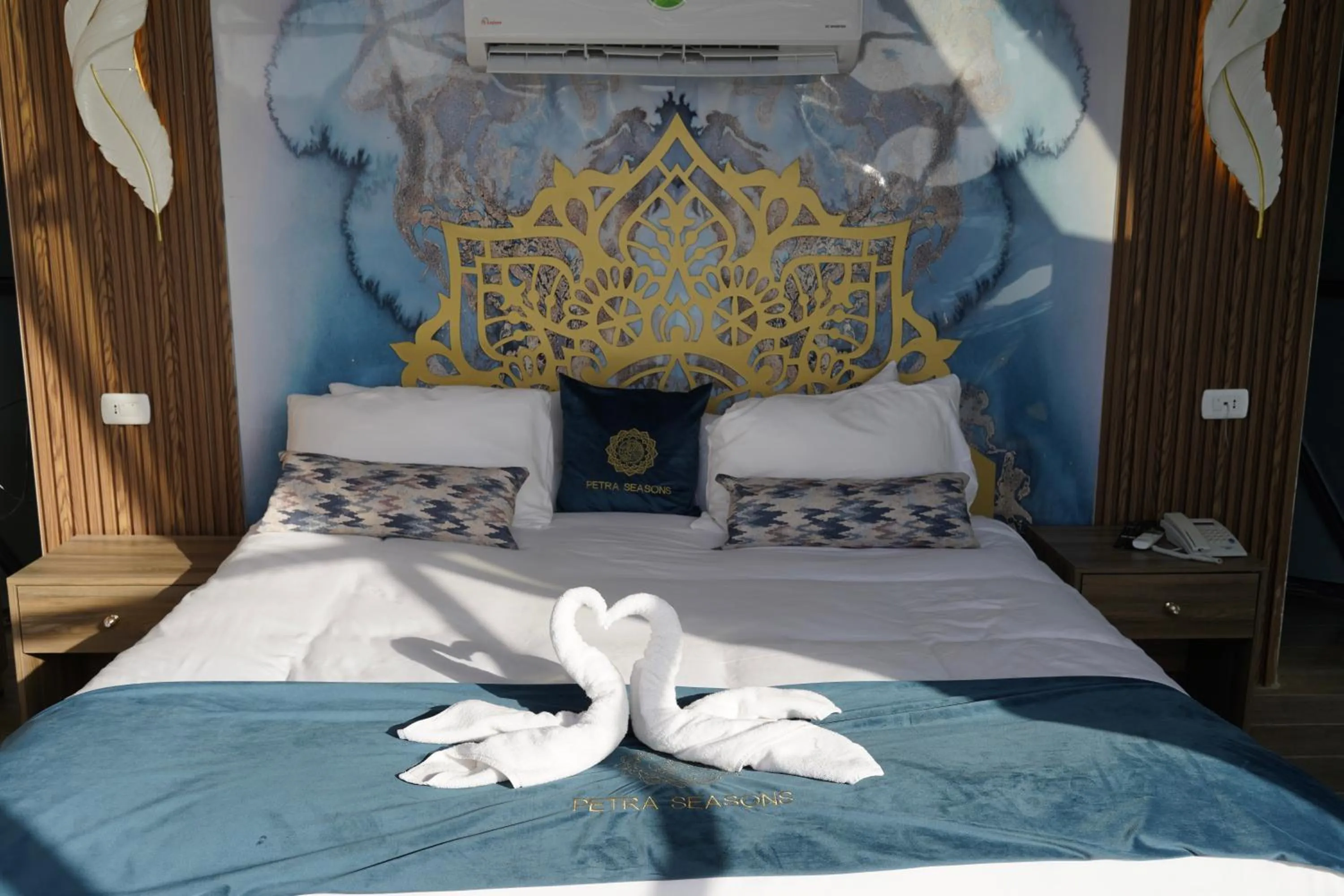 Bedroom, Bed in Petra Seasons luxury Resort