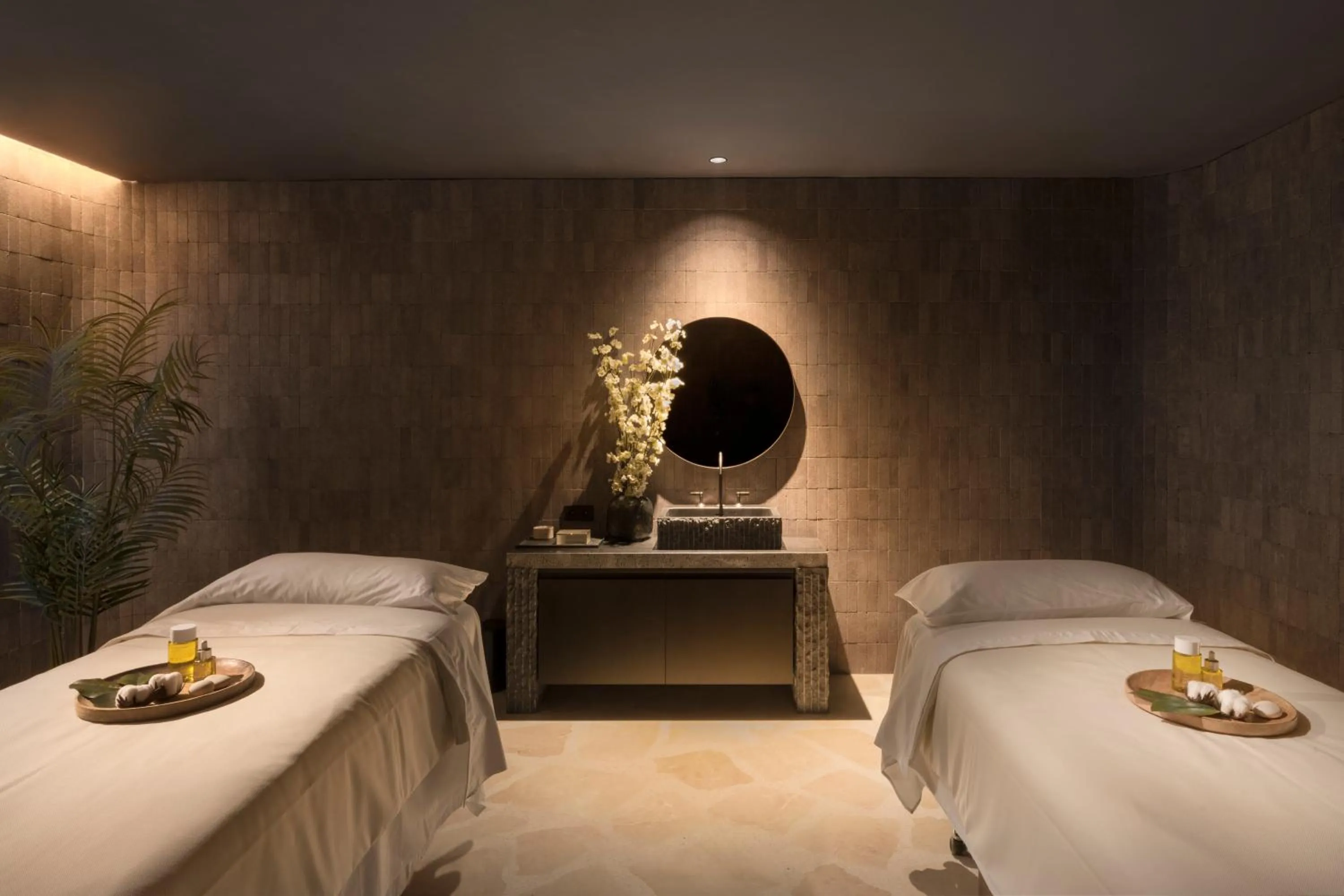 Spa and wellness centre/facilities, Bed in El Fuerte Marbella