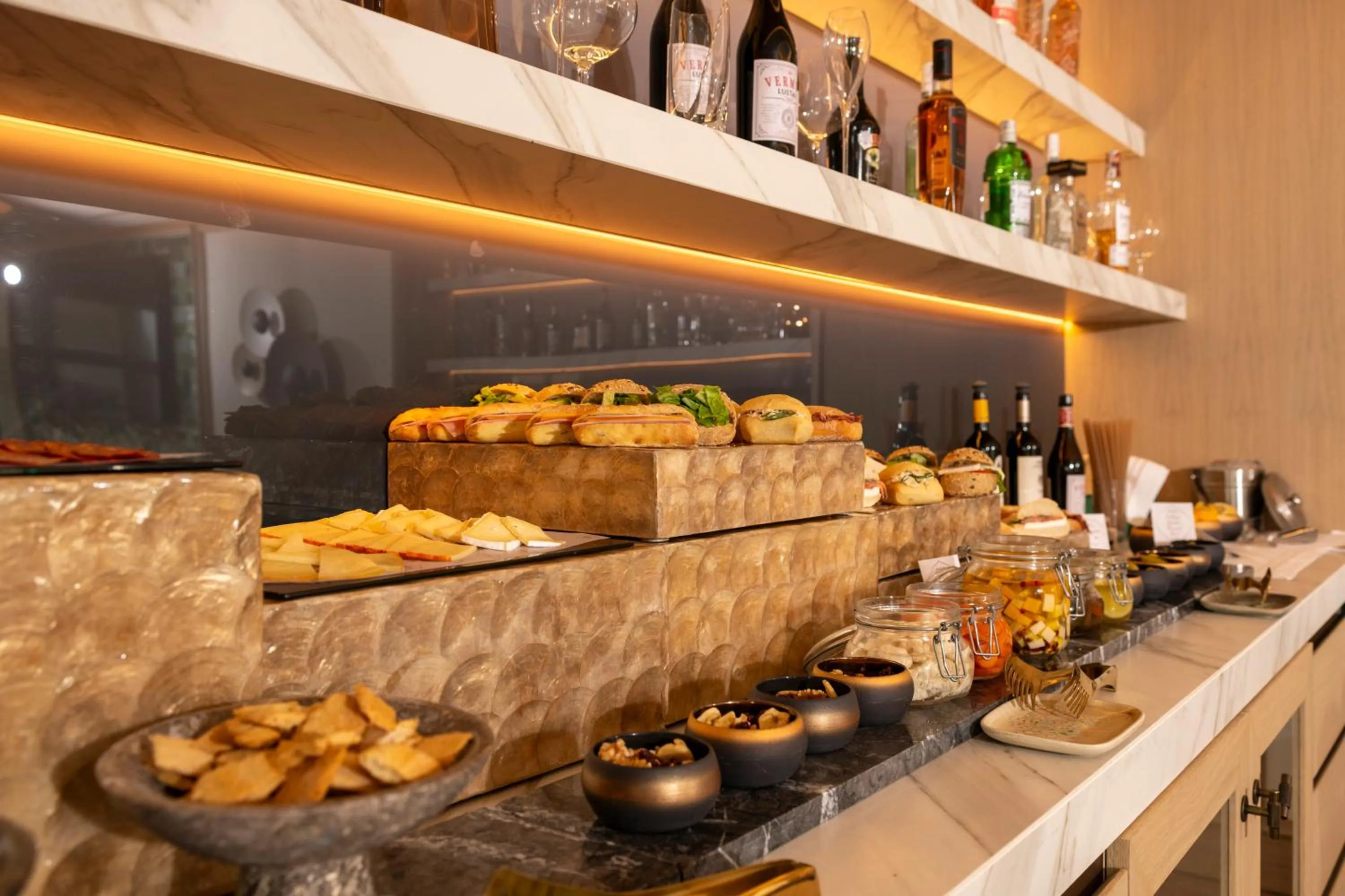 Restaurant/places to eat in El Fuerte Marbella