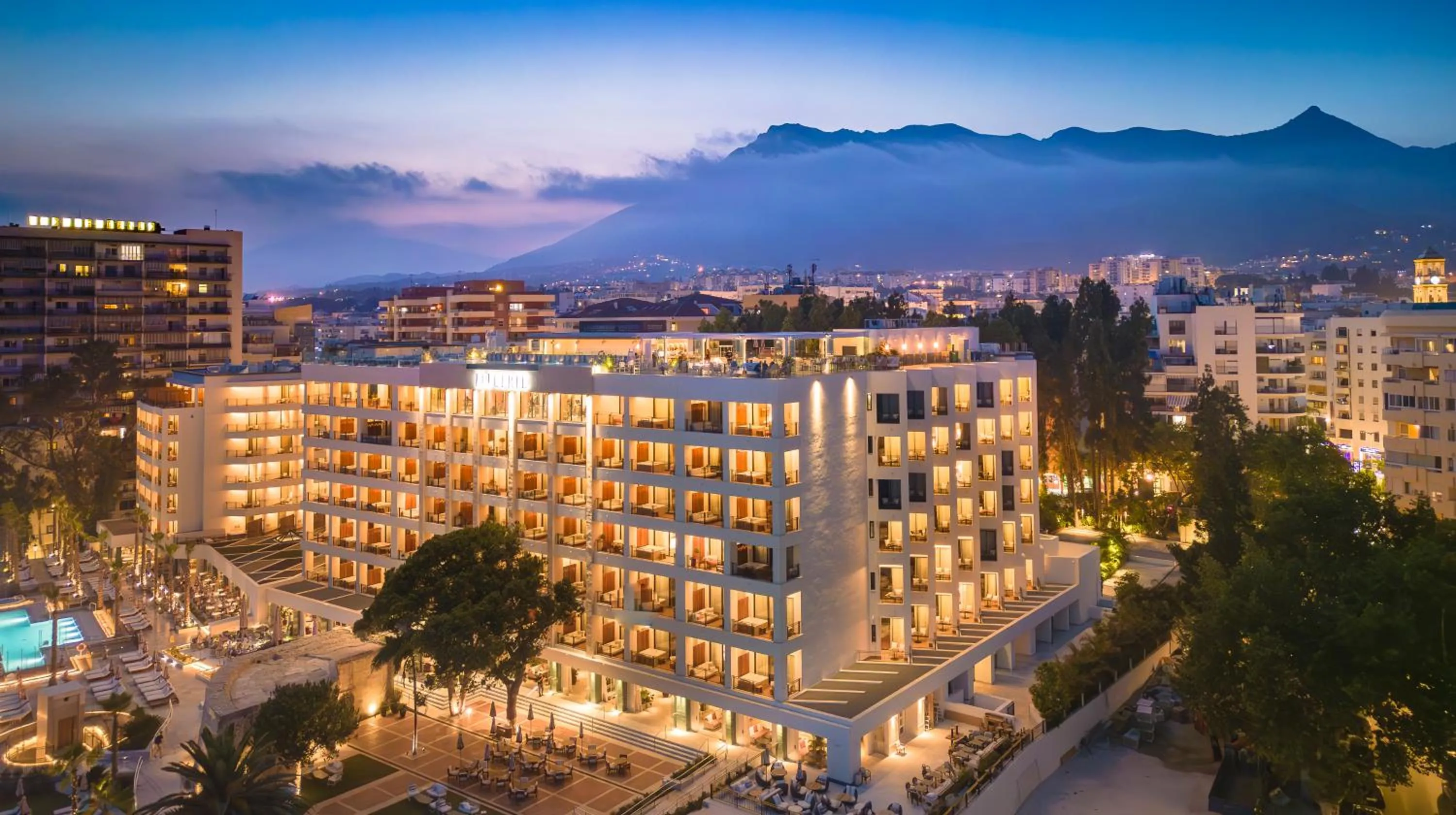 Property building in El Fuerte Marbella