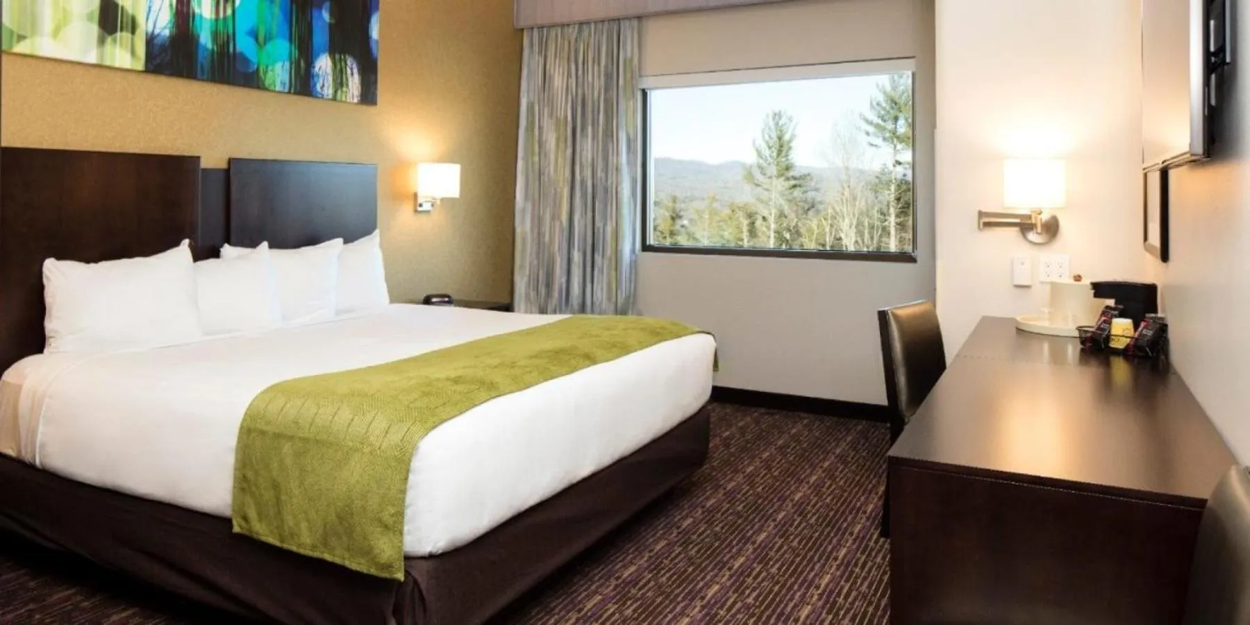 Photo of the whole room, Bed in Harrah's Cherokee Valley River, A Caesars Destination