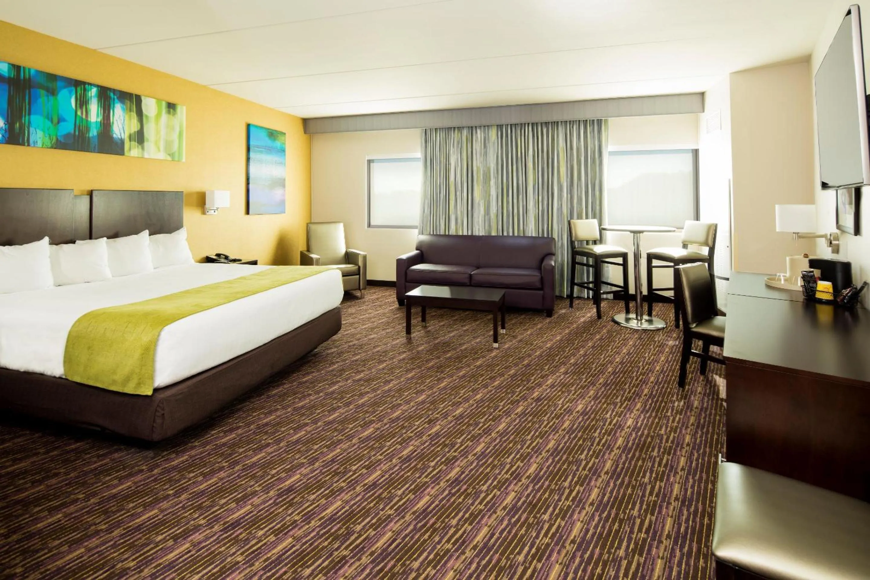 TV and multimedia, Bed in Harrah's Cherokee Valley River, A Caesars Destination