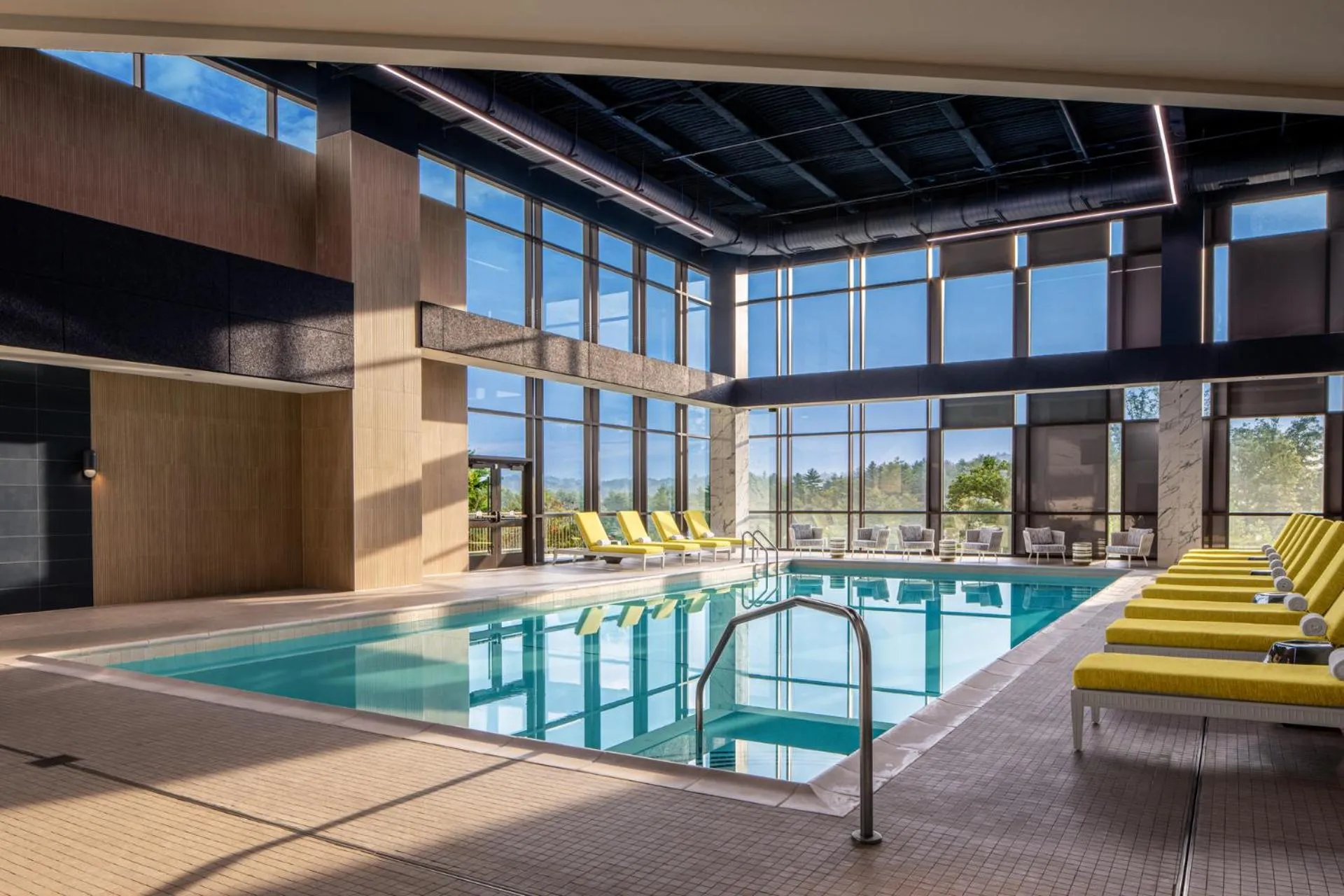 Swimming pool in Harrah's Cherokee Valley River, A Caesars Destination