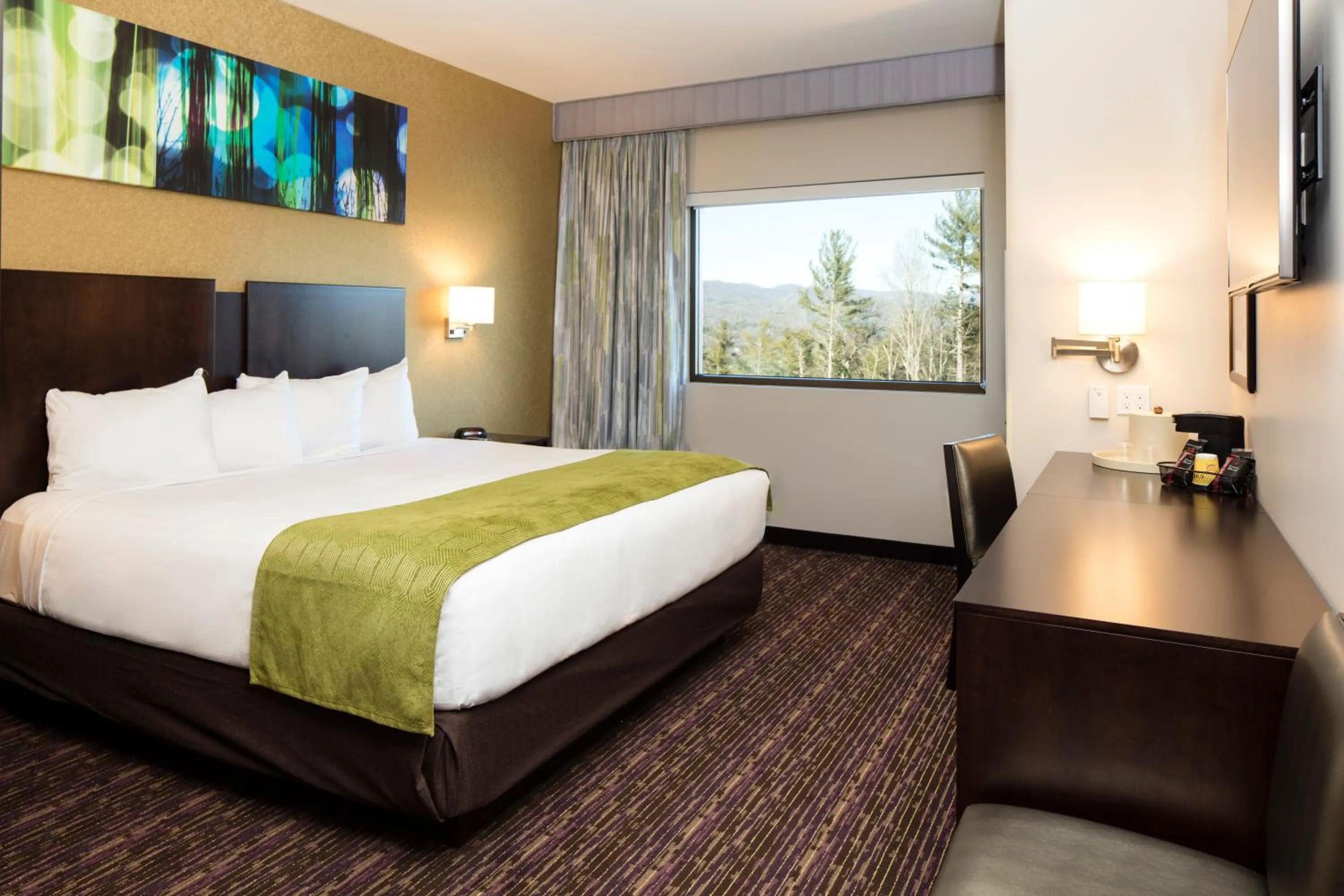 Bedroom, Bed in Harrah's Cherokee Valley River, A Caesars Destination
