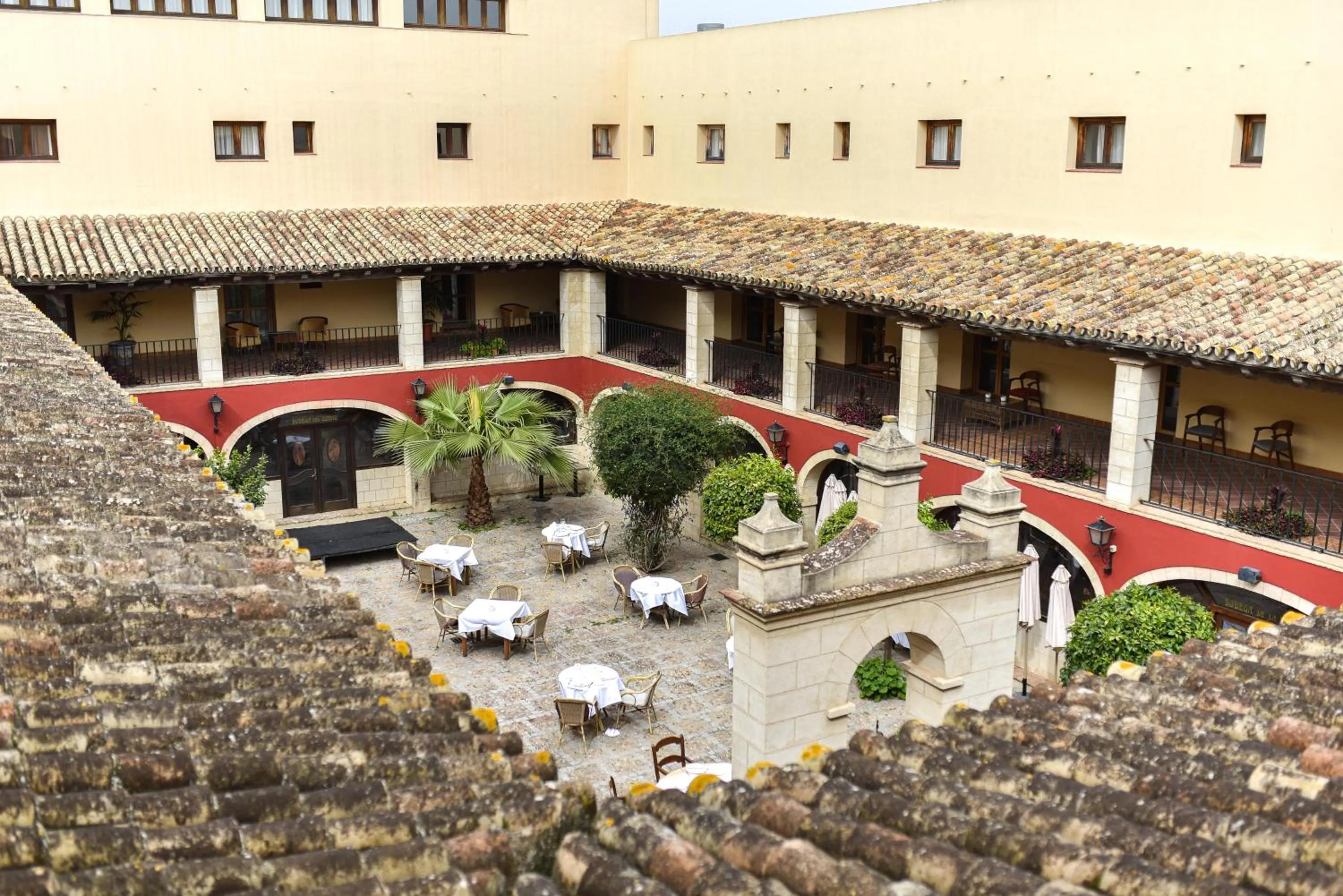 Property building in ALEGRIA Bodega Real