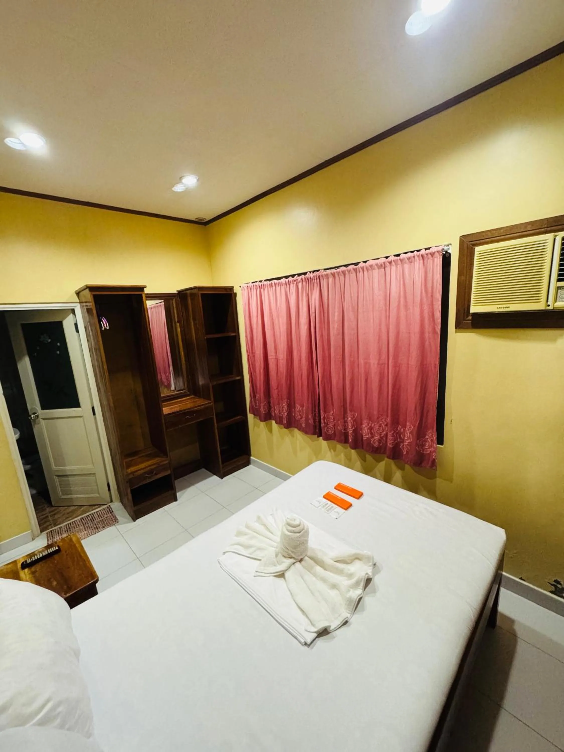 Bed in La-Familia Guest House