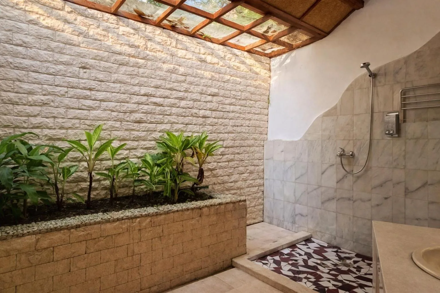 Shower in Matahari Inn Kuta Lombok