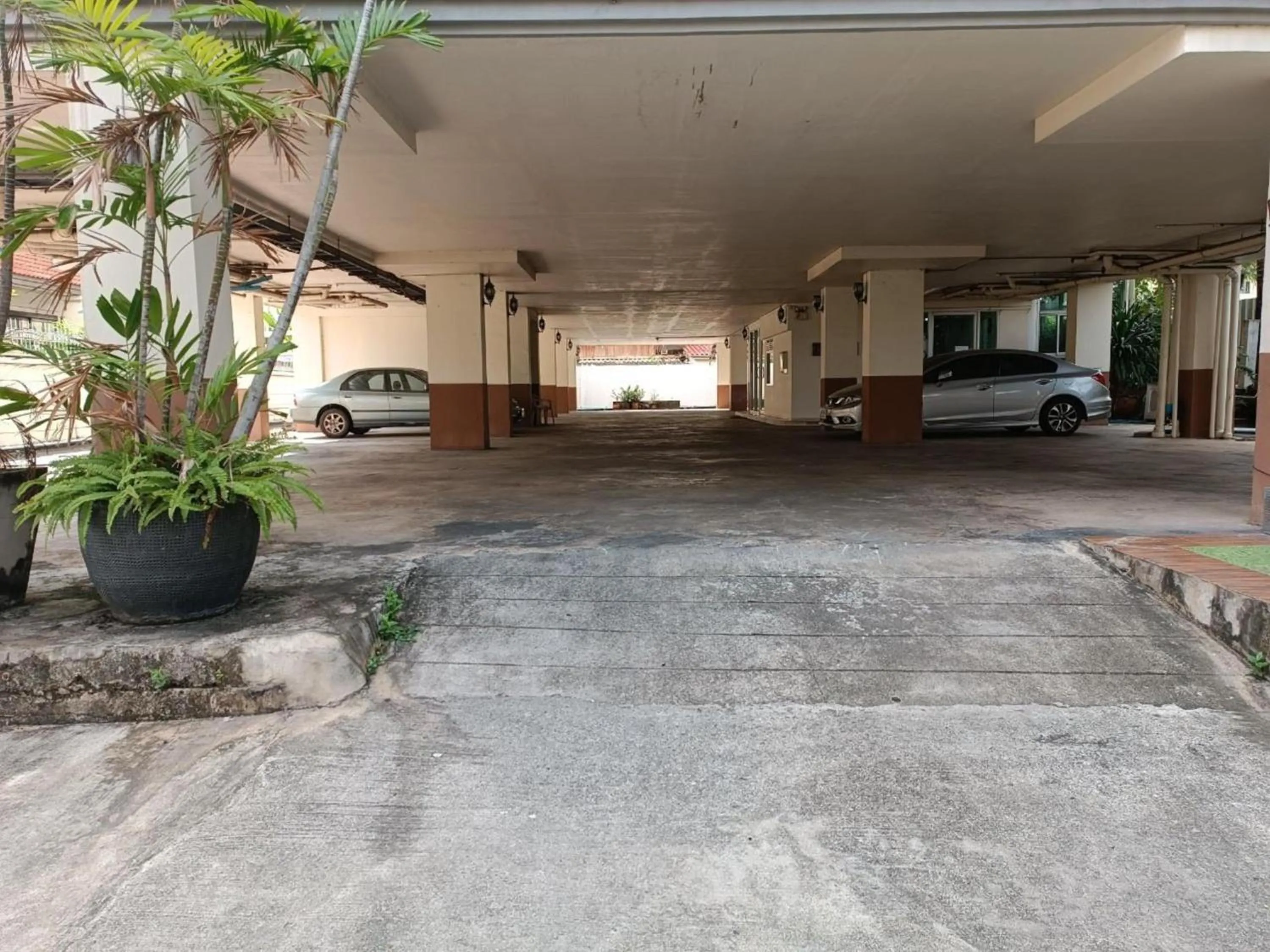 Parking in Grandview Condominia