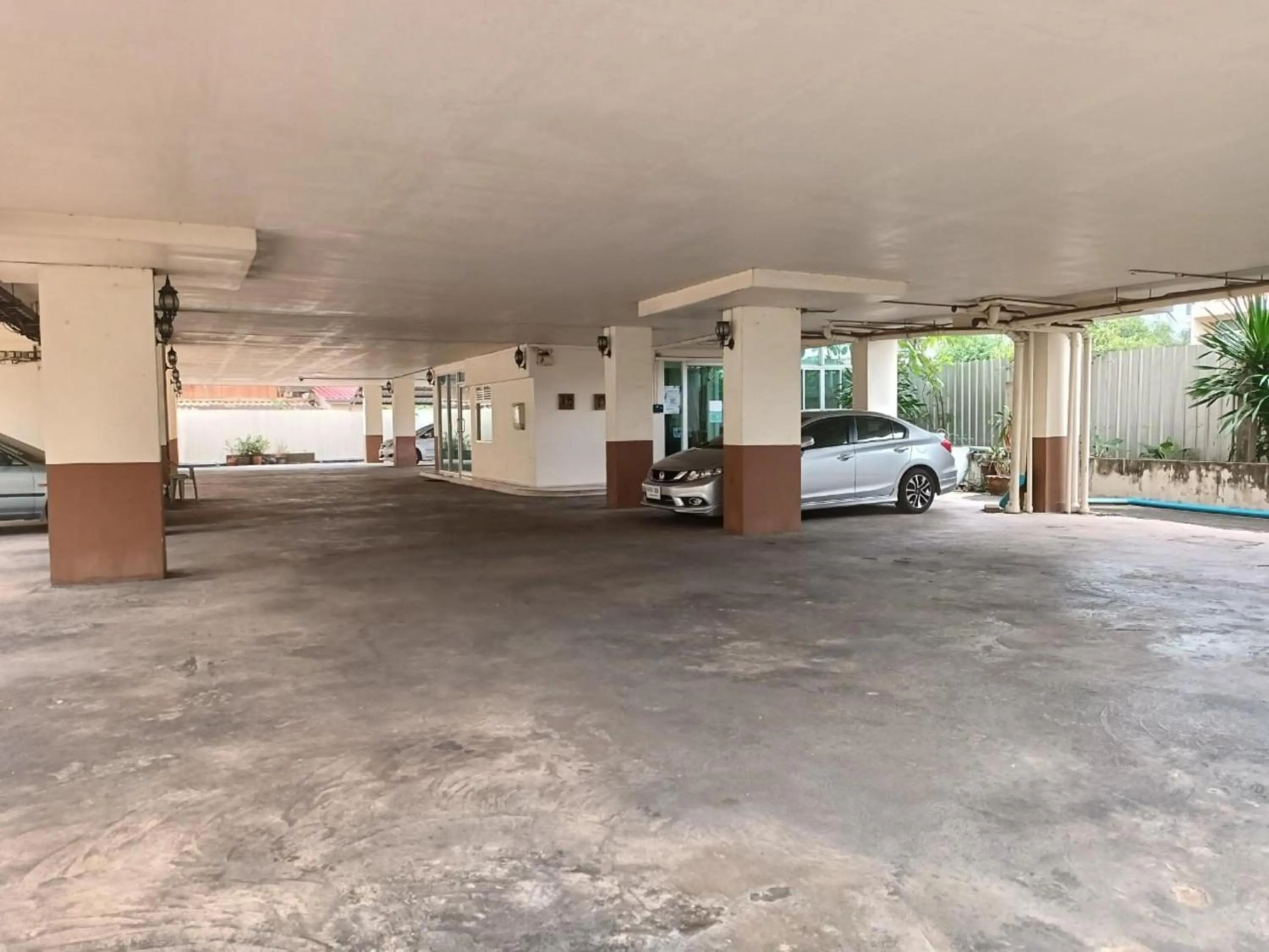 Parking in Grandview Condominia