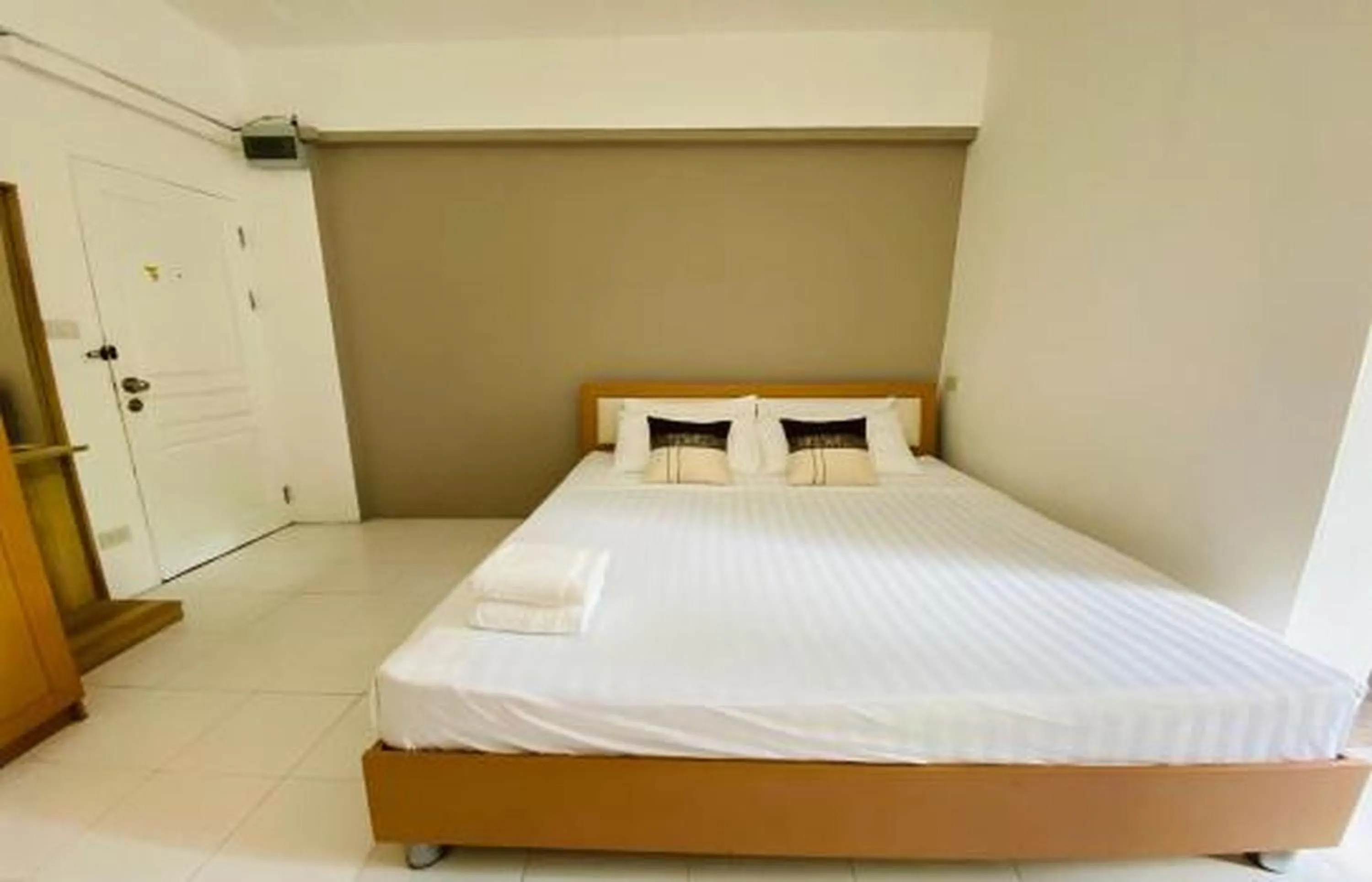 Photo of the whole room, Bed in Grandview Place