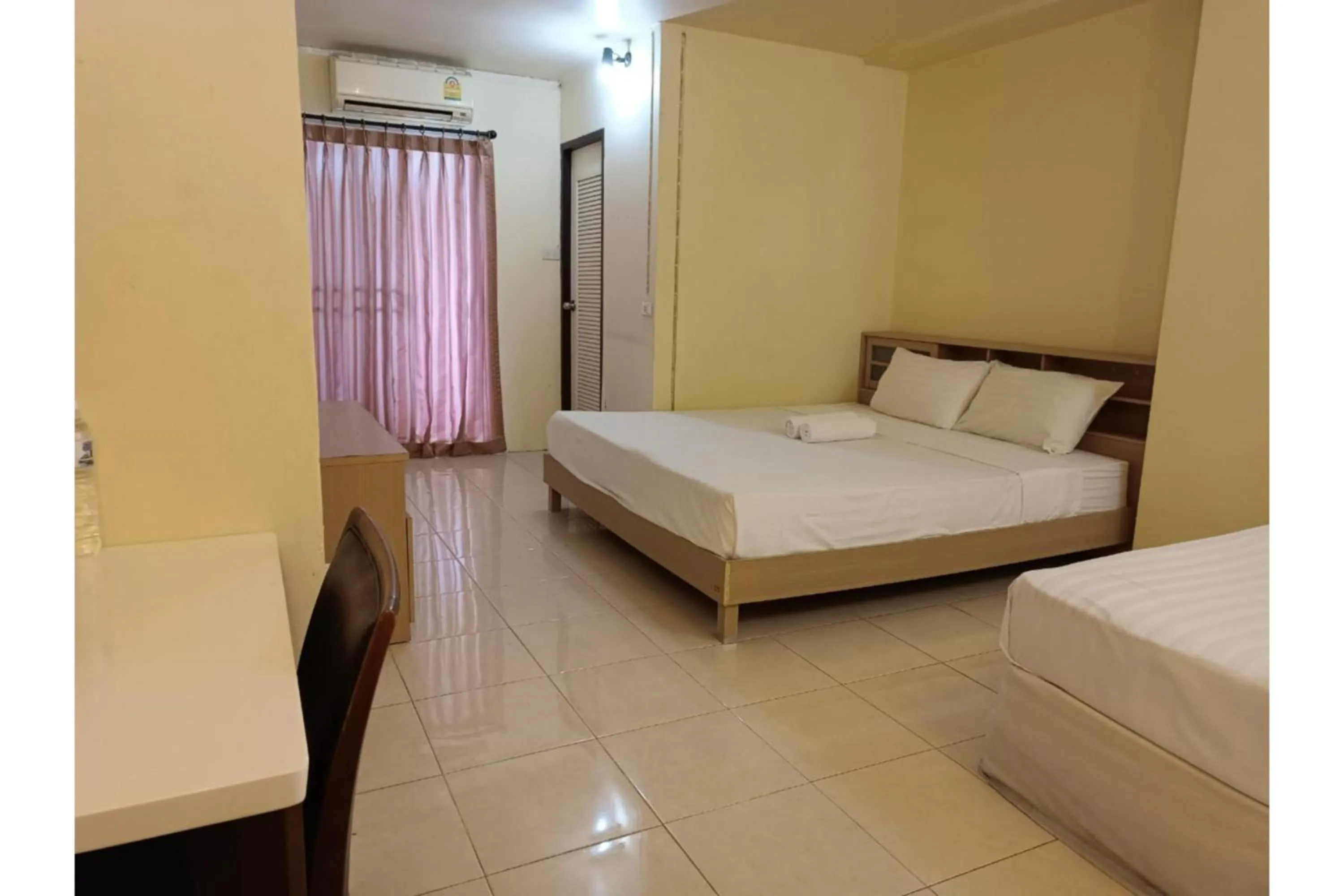 Photo of the whole room, Bed in Grandview Place