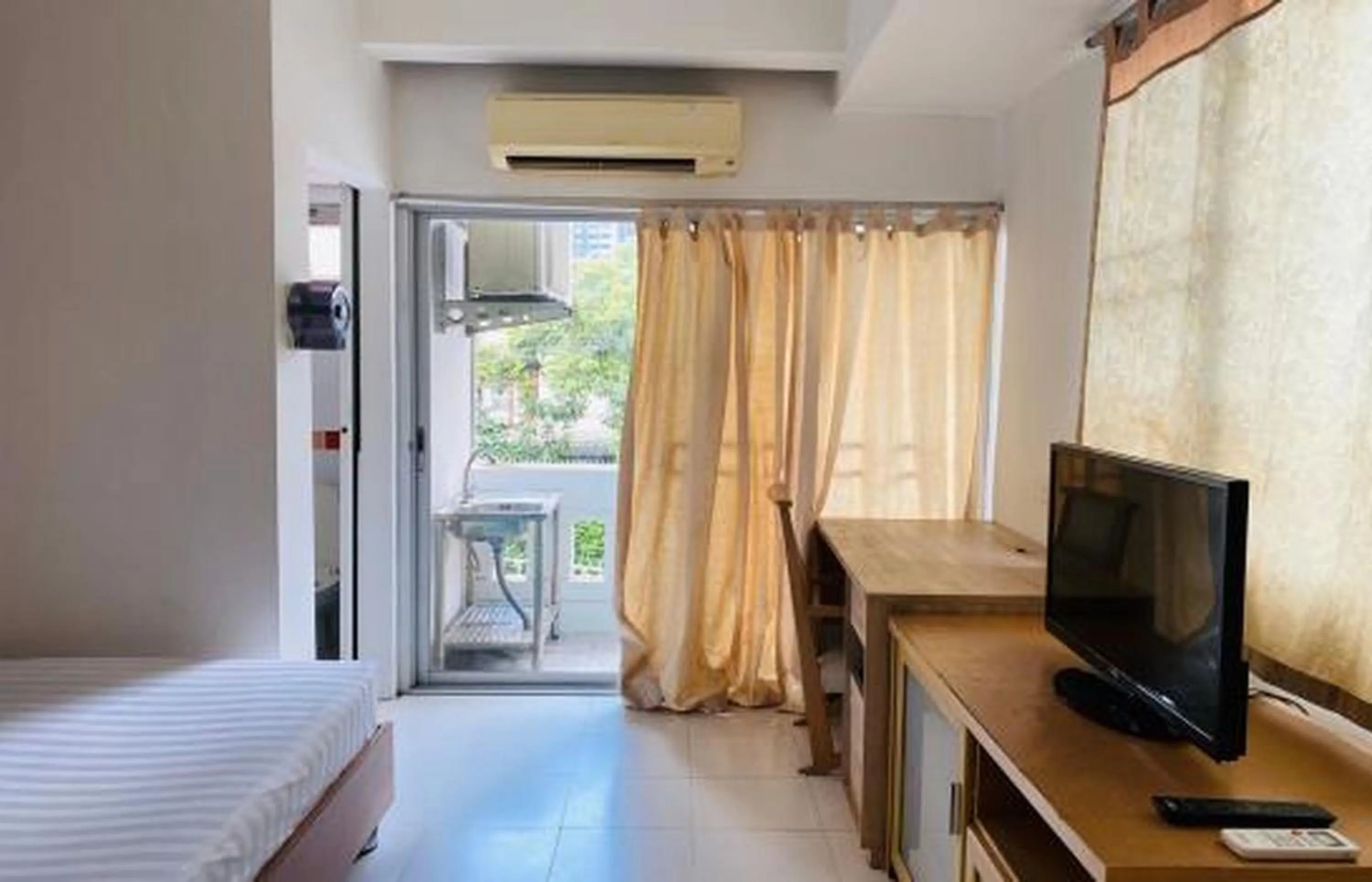 Photo of the whole room, Bed in Grandview Place