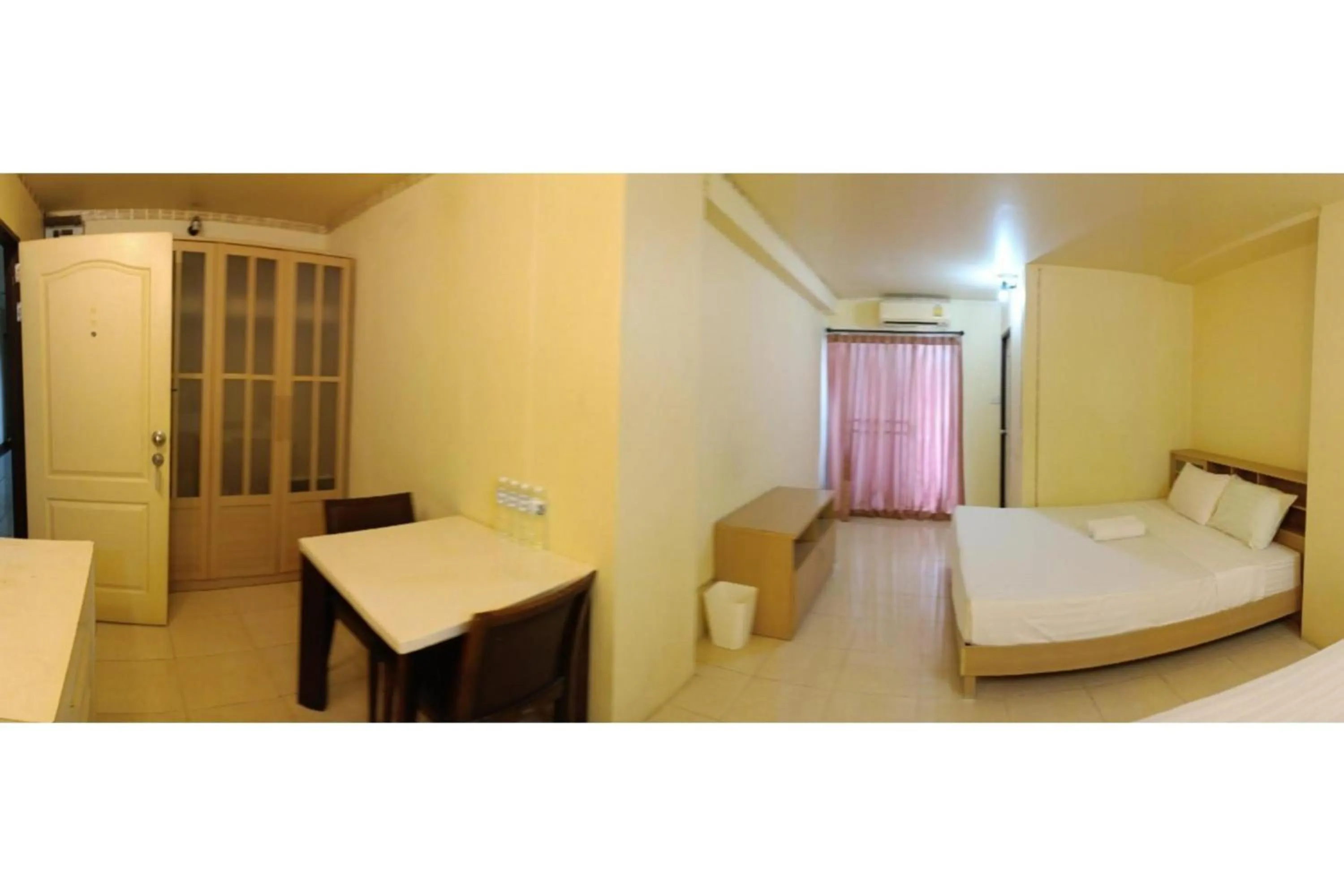 Photo of the whole room, Bed in Grandview Place