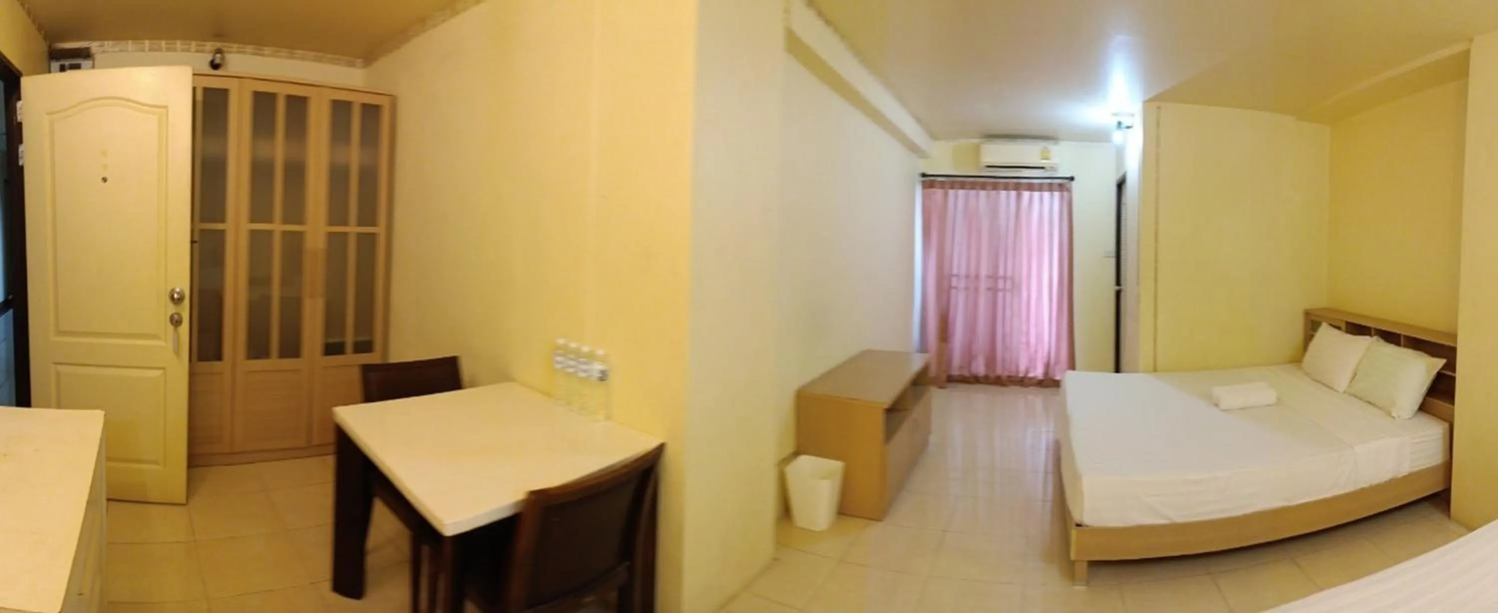 Photo of the whole room, Bed in Grandview Place