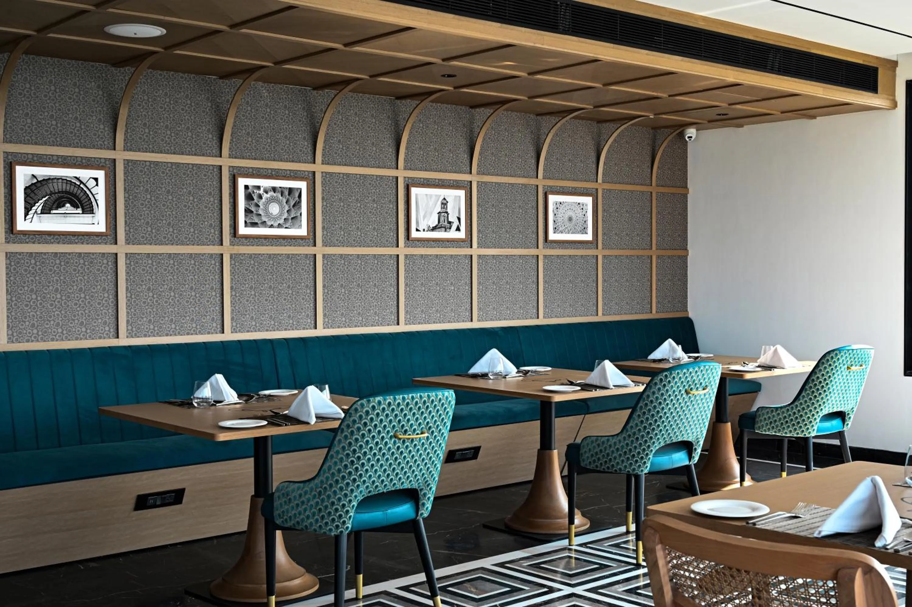 Restaurant/places to eat in Parallel Hotel Udaipur, a member of Radisson Individuals