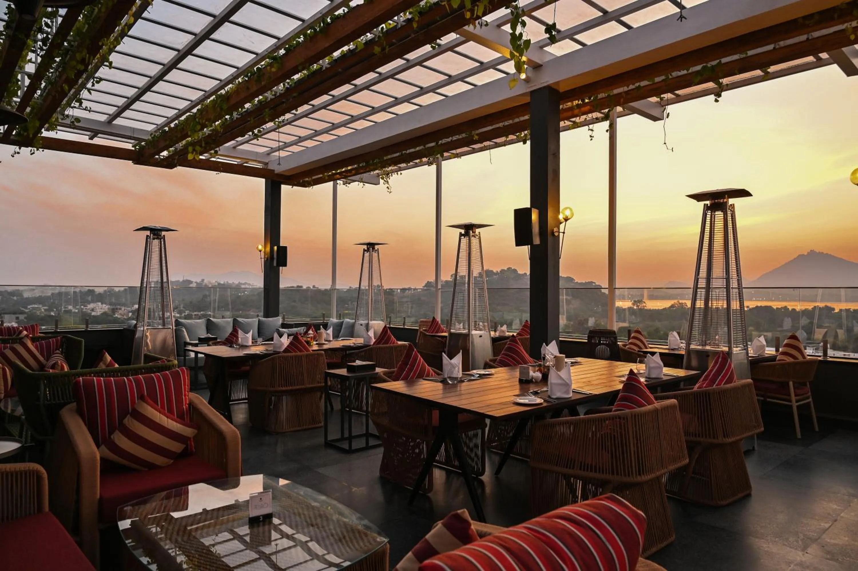 Restaurant/places to eat in Parallel Hotel Udaipur, a member of Radisson Individuals