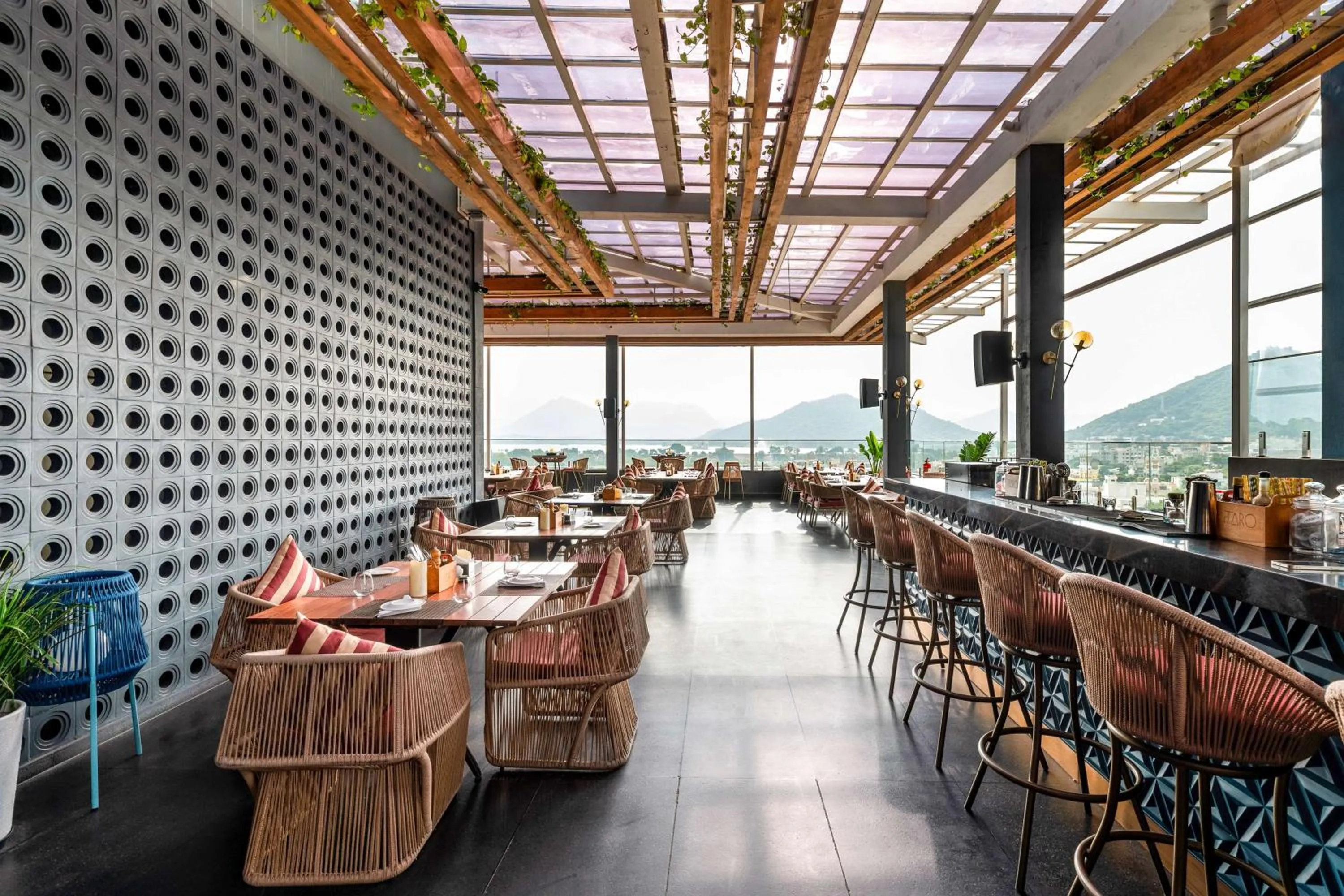 Restaurant/places to eat in Parallel Hotel Udaipur, a member of Radisson Individuals