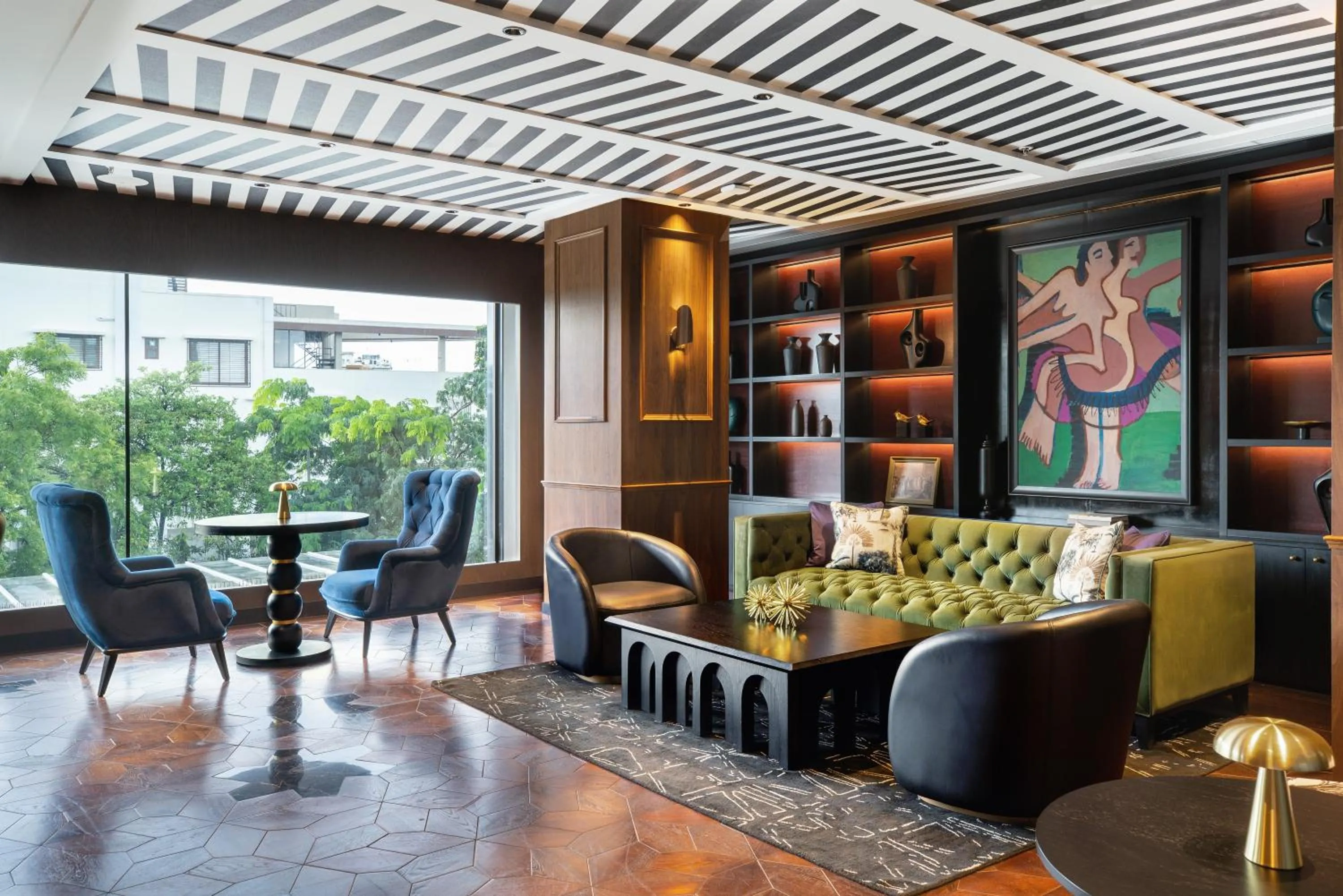 Lounge or bar in Parallel Hotel Udaipur, a member of Radisson Individuals