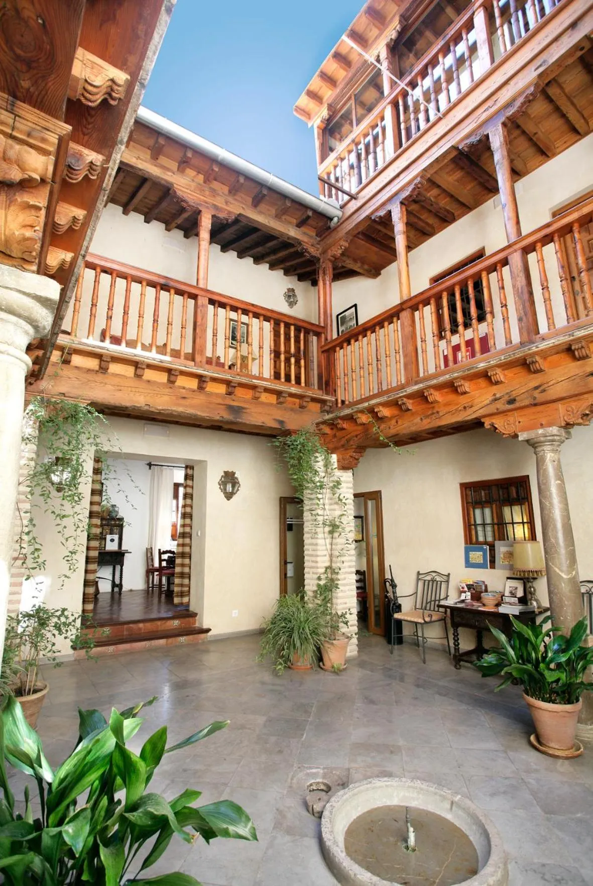 Patio in Hotel Santa Isabel La Real