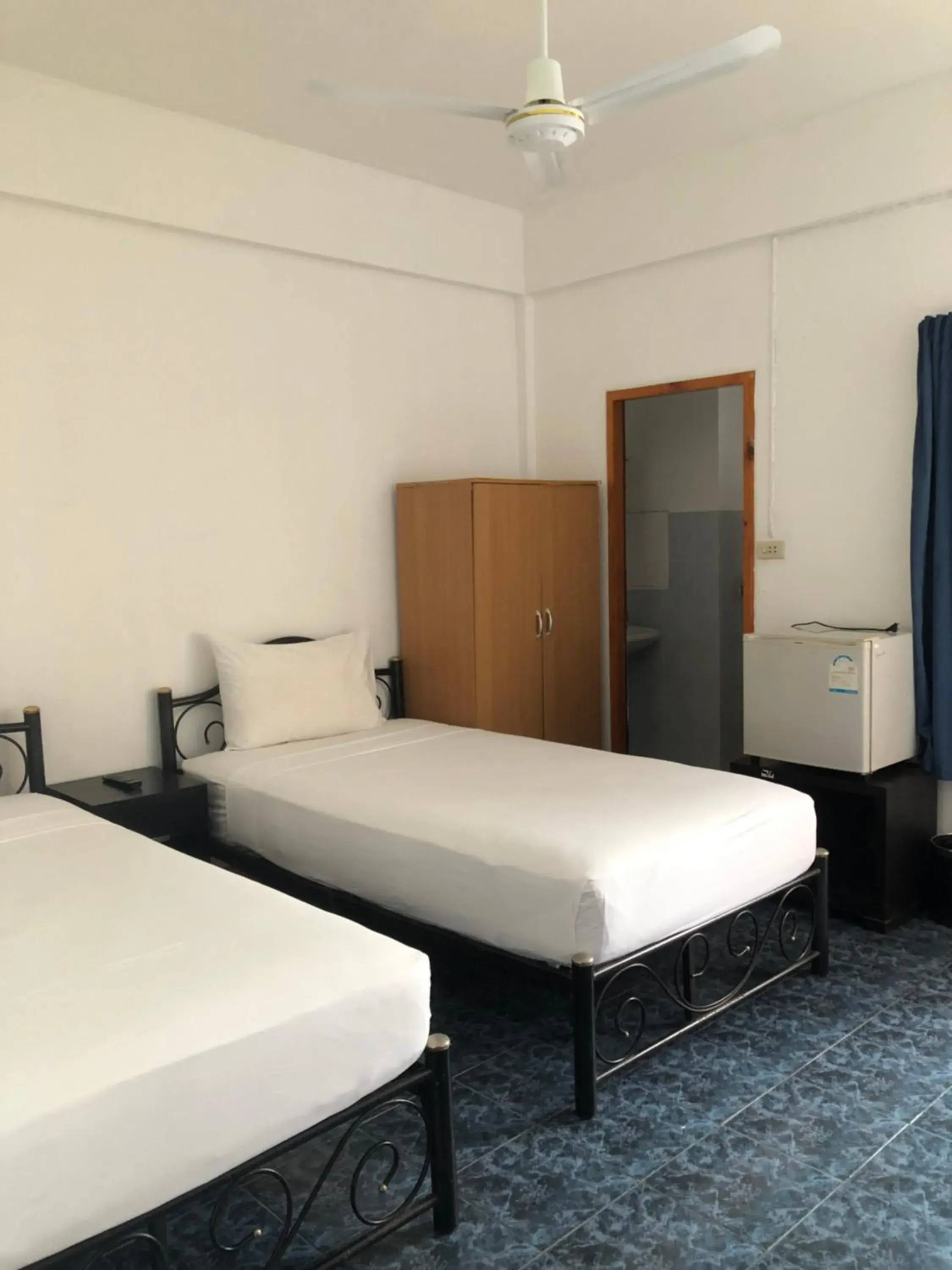 Budget Twin Room in Moby Dick Guesthouse Budget Twin Room in Moby Dick Guesthouse