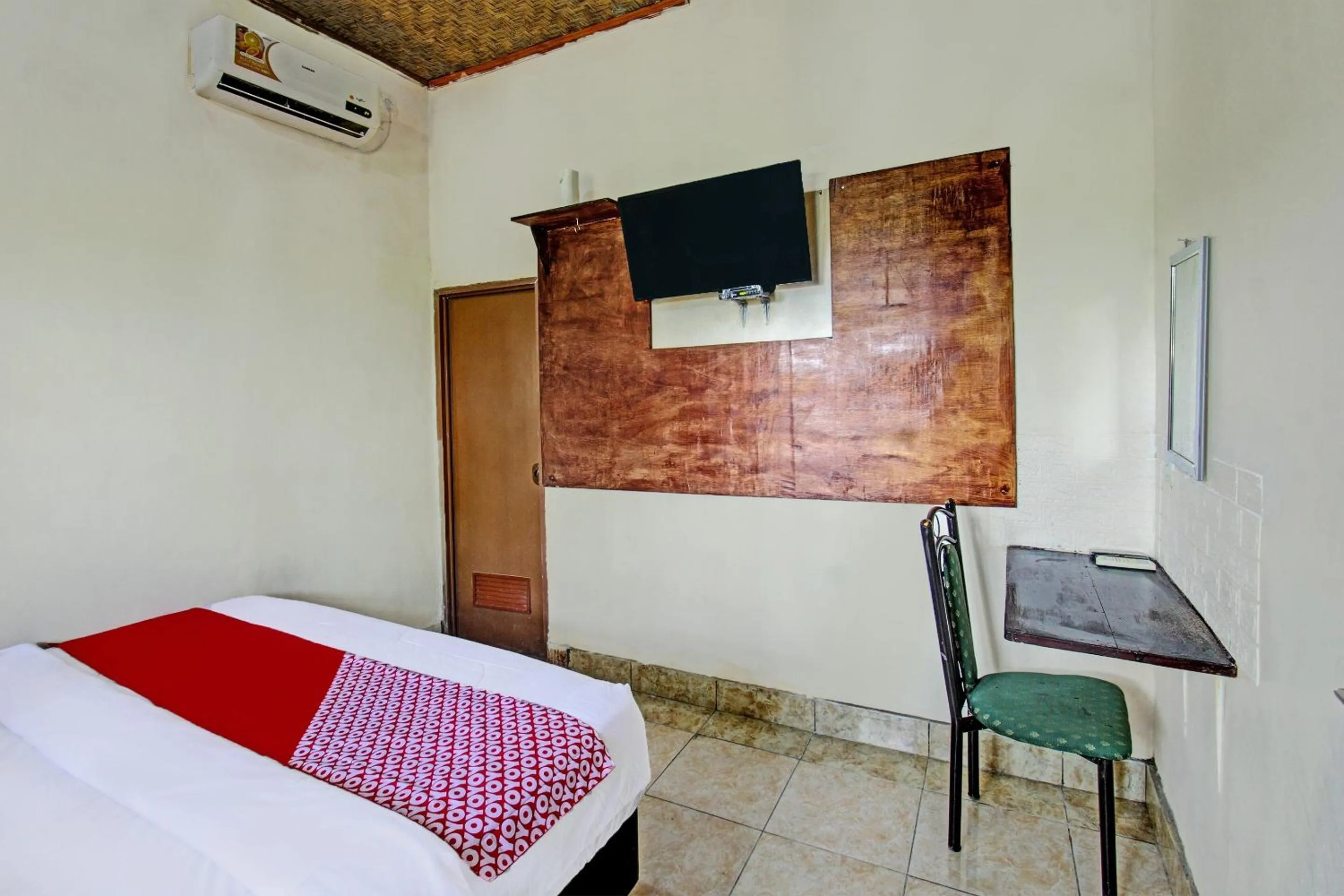 Bedroom, Bed in Hotel O Archi Homestay