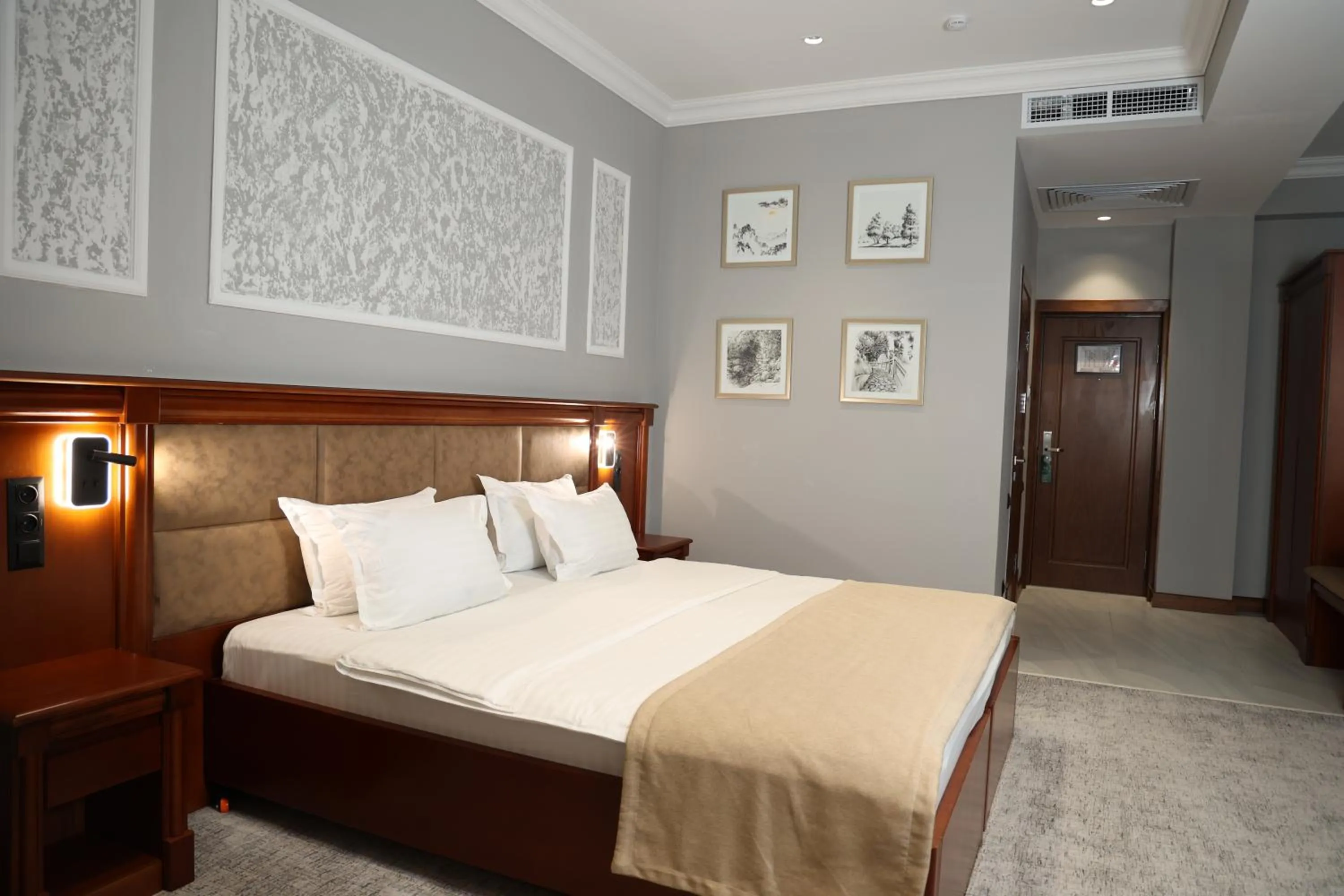 Bed in Mir Luxe Plaza