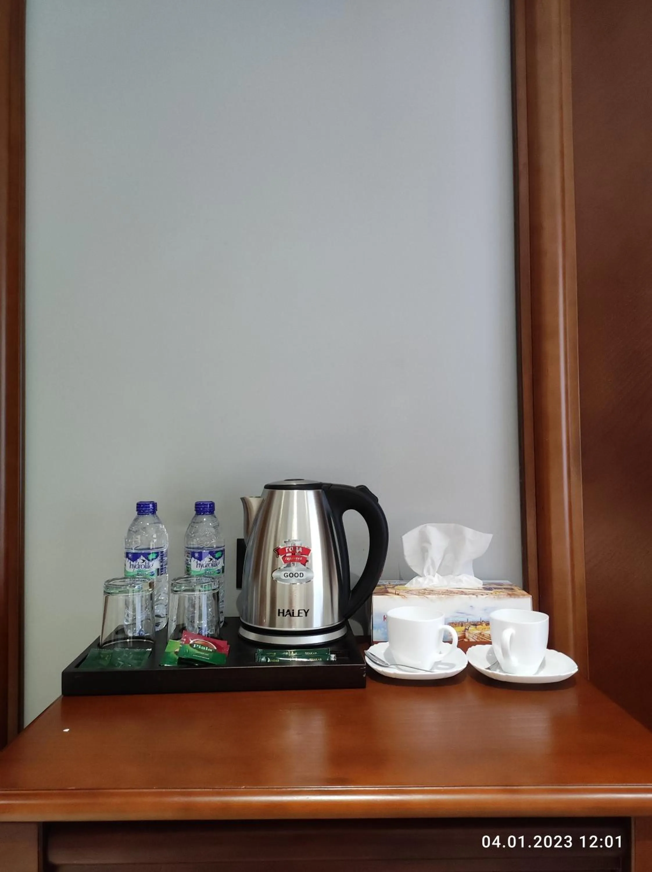 Coffee/tea facilities in Mir Luxe Plaza