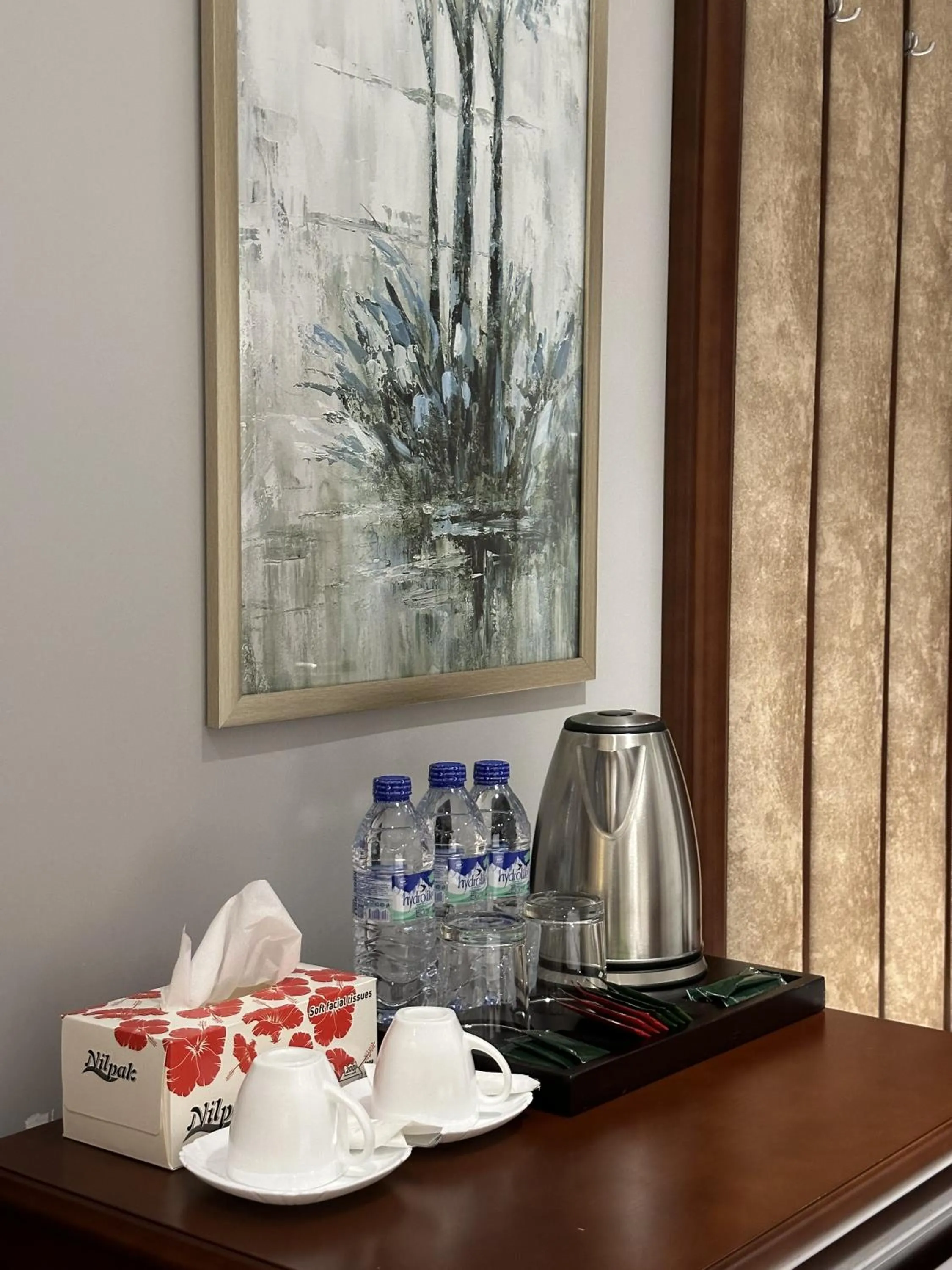 Coffee/tea facilities in Mir Luxe Plaza