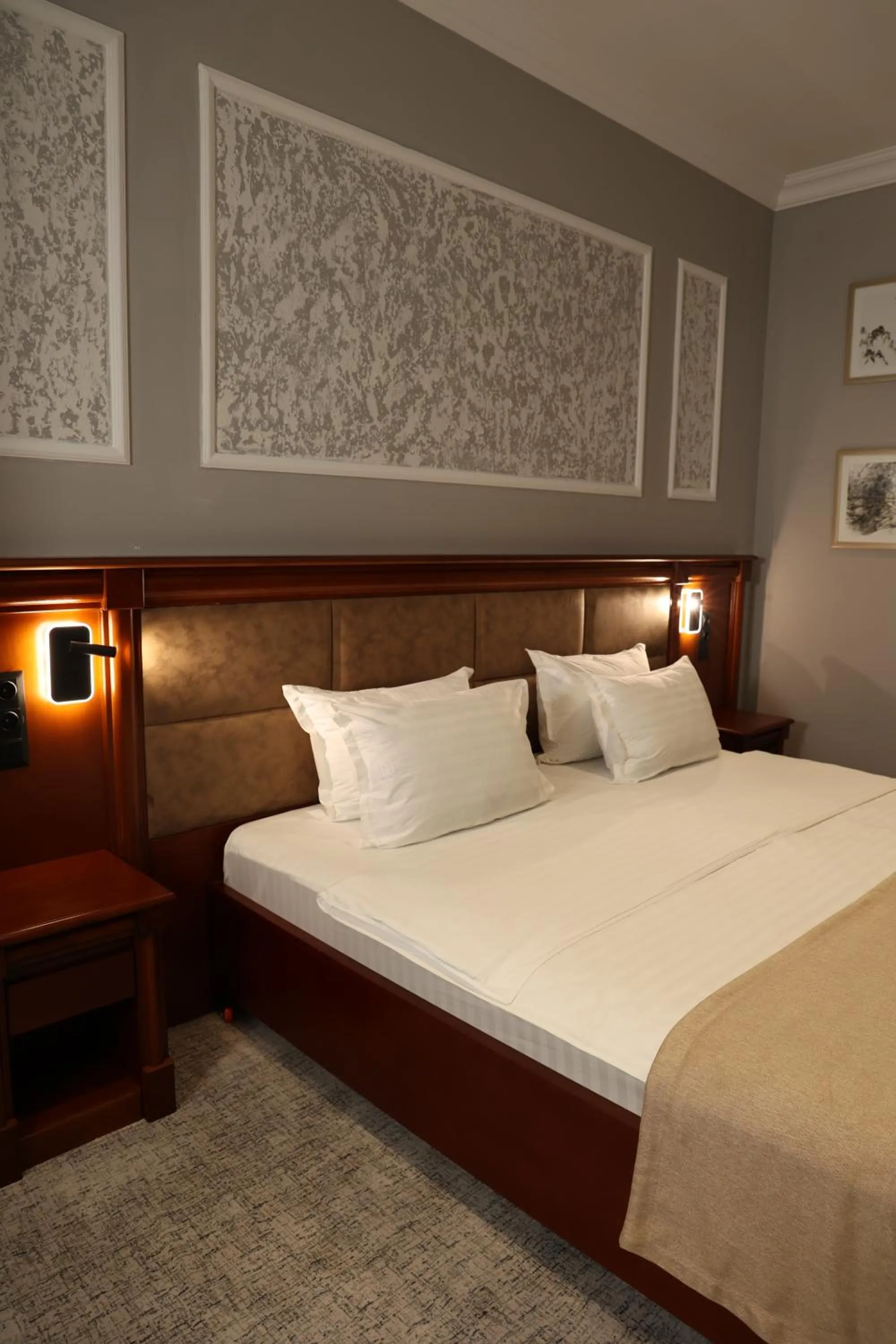 Bed in Mir Luxe Plaza