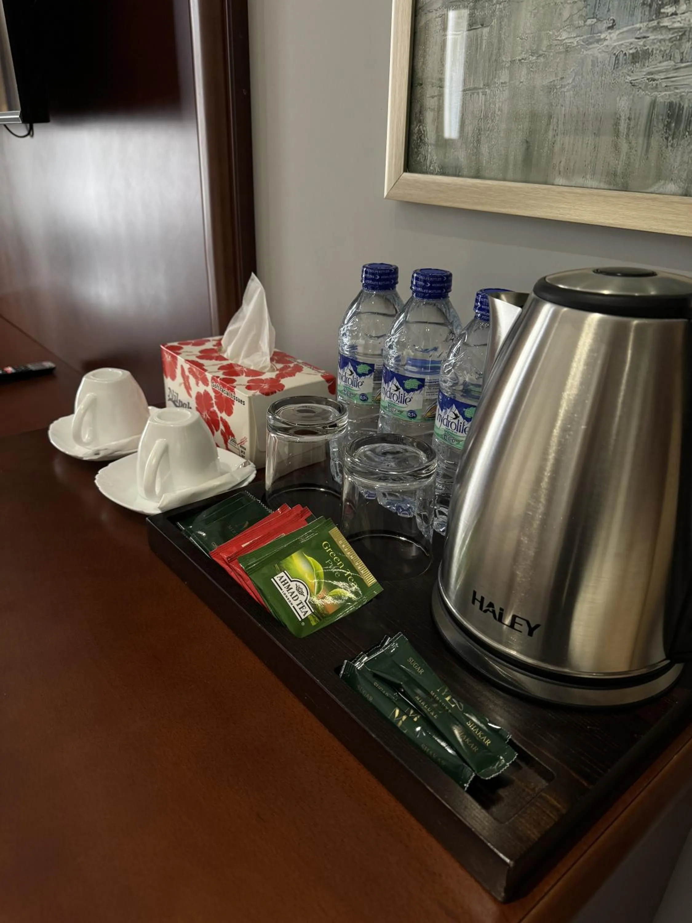 Coffee/tea facilities in Mir Luxe Plaza