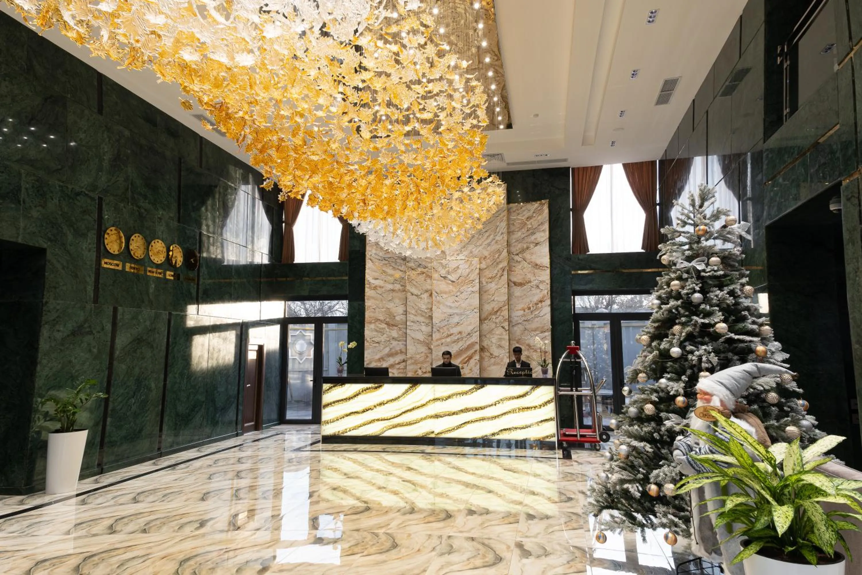 Lobby or reception in Mir Luxe Plaza